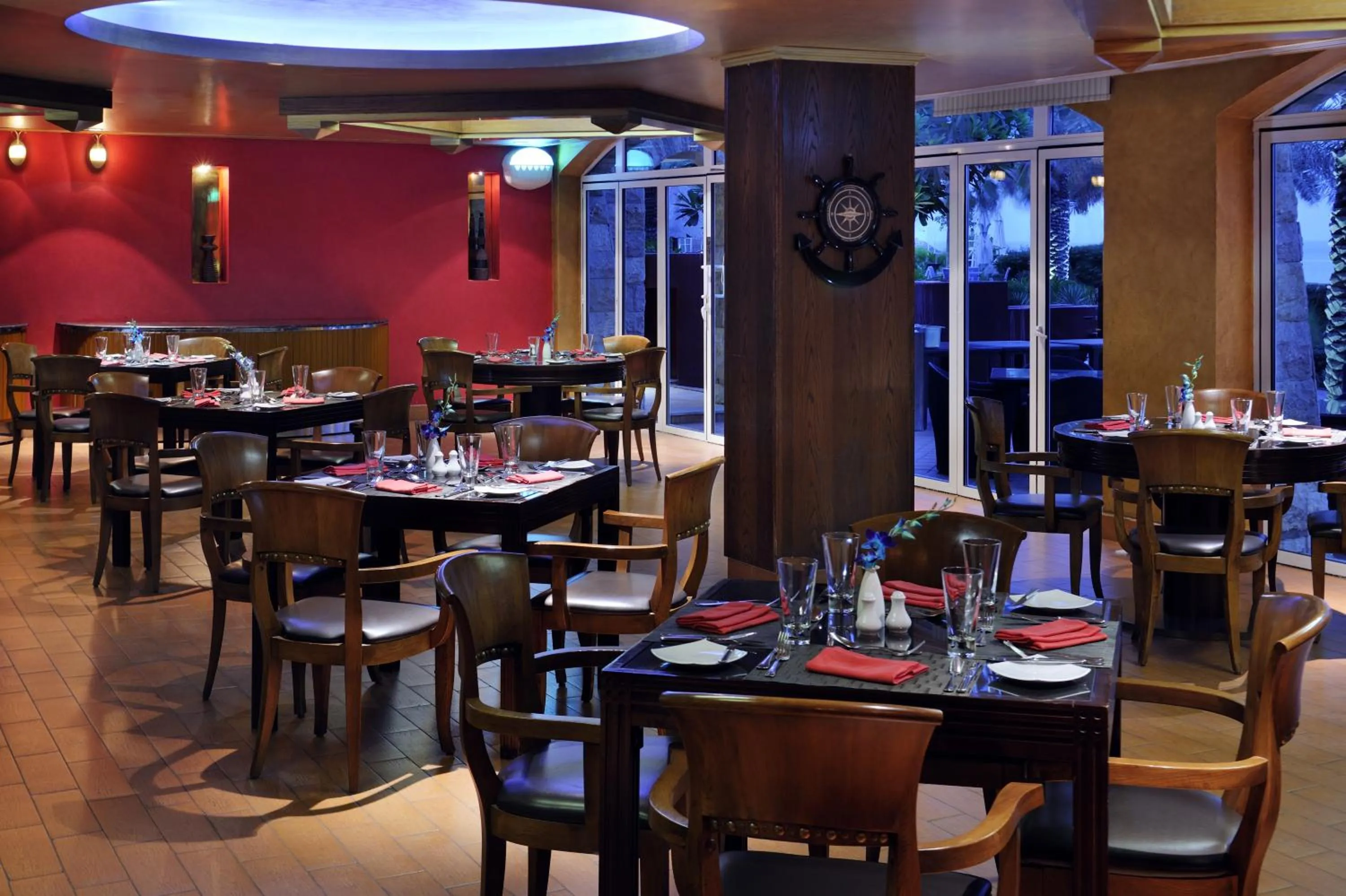 Restaurant/places to eat in Mövenpick Hotel & Resort Al Bida'a