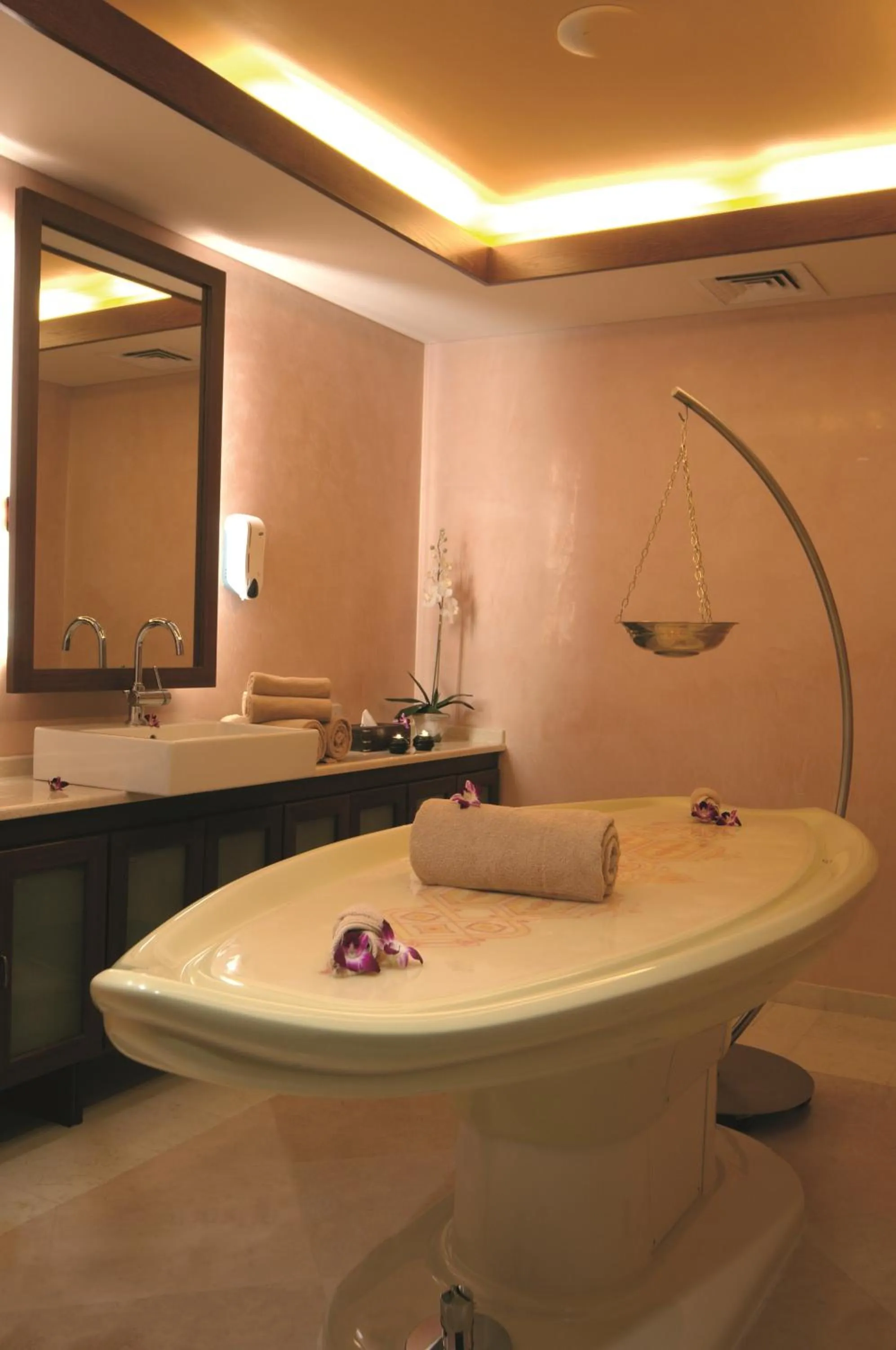 Spa and wellness centre/facilities in Mövenpick Hotel & Resort Al Bida'a