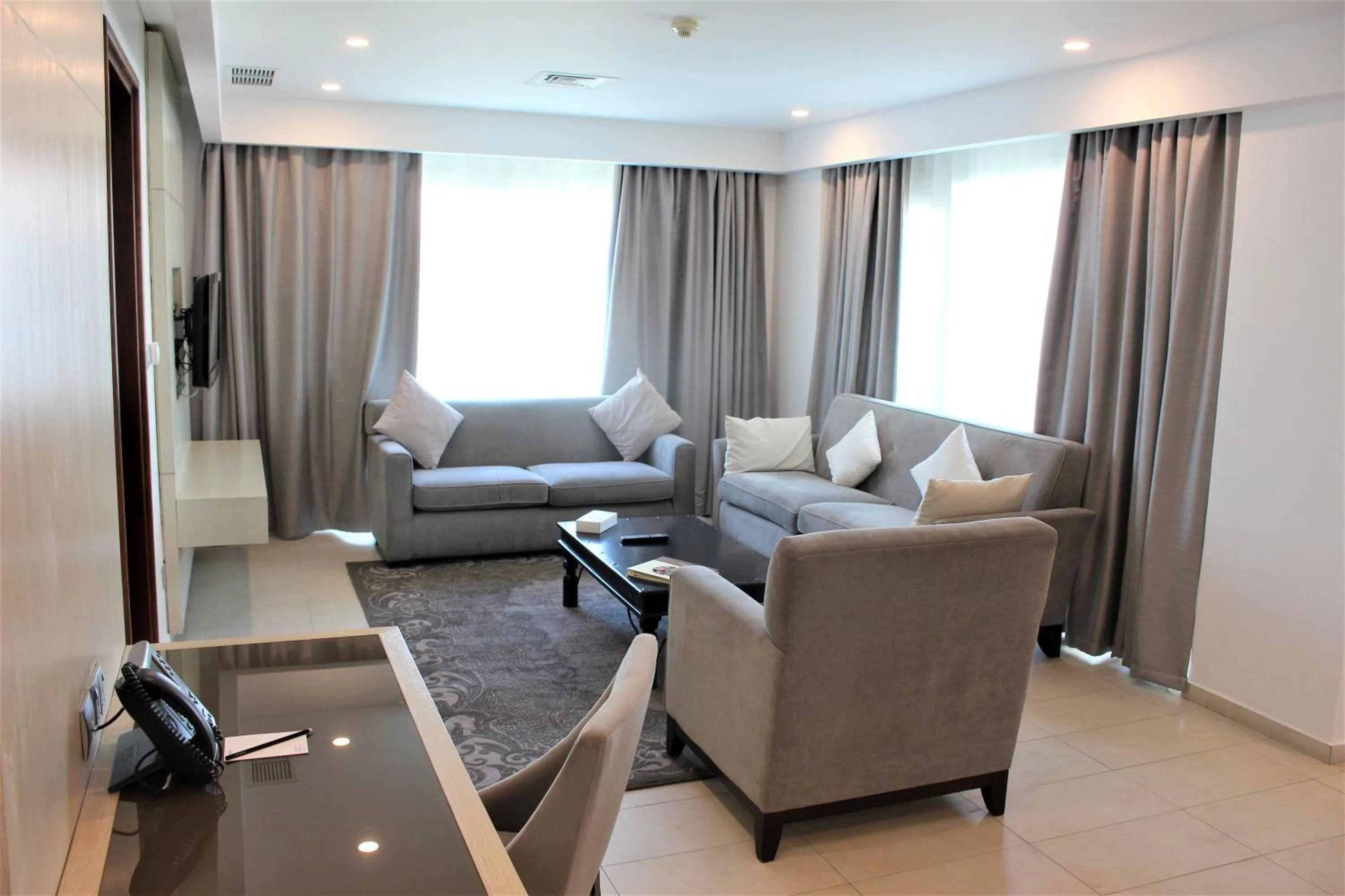 Living room in Mövenpick Hotel & Resort Al Bida'a