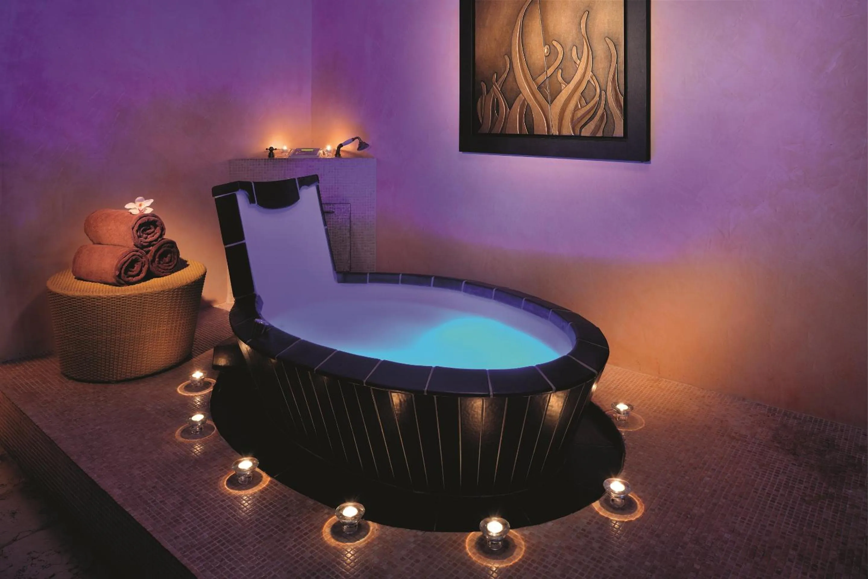 Hot Tub in Mövenpick Hotel & Resort Al Bida'a