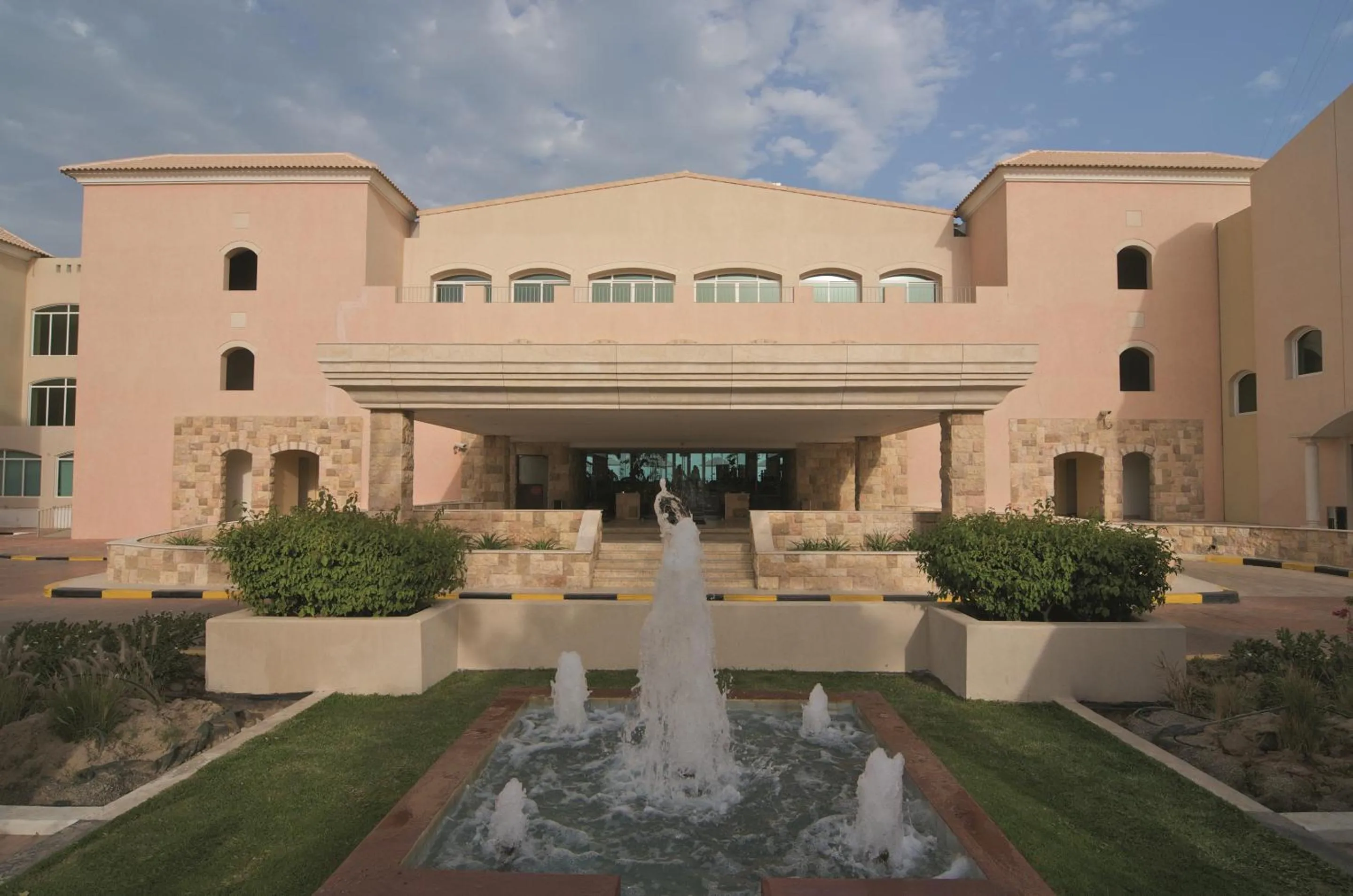 Facade/entrance in Mövenpick Hotel & Resort Al Bida'a
