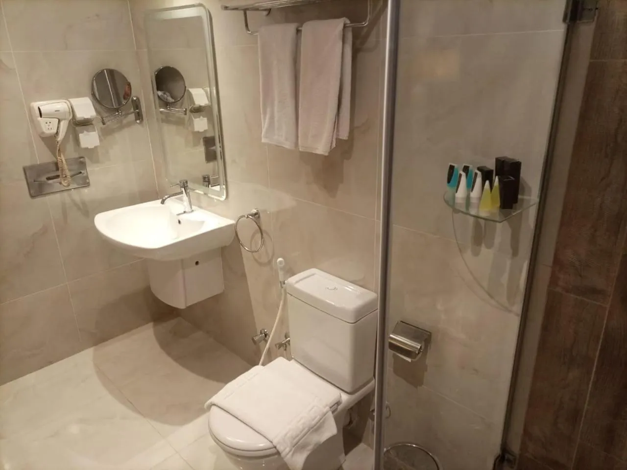 Shower in Golden Park Hotel Cairo, Heliopolis