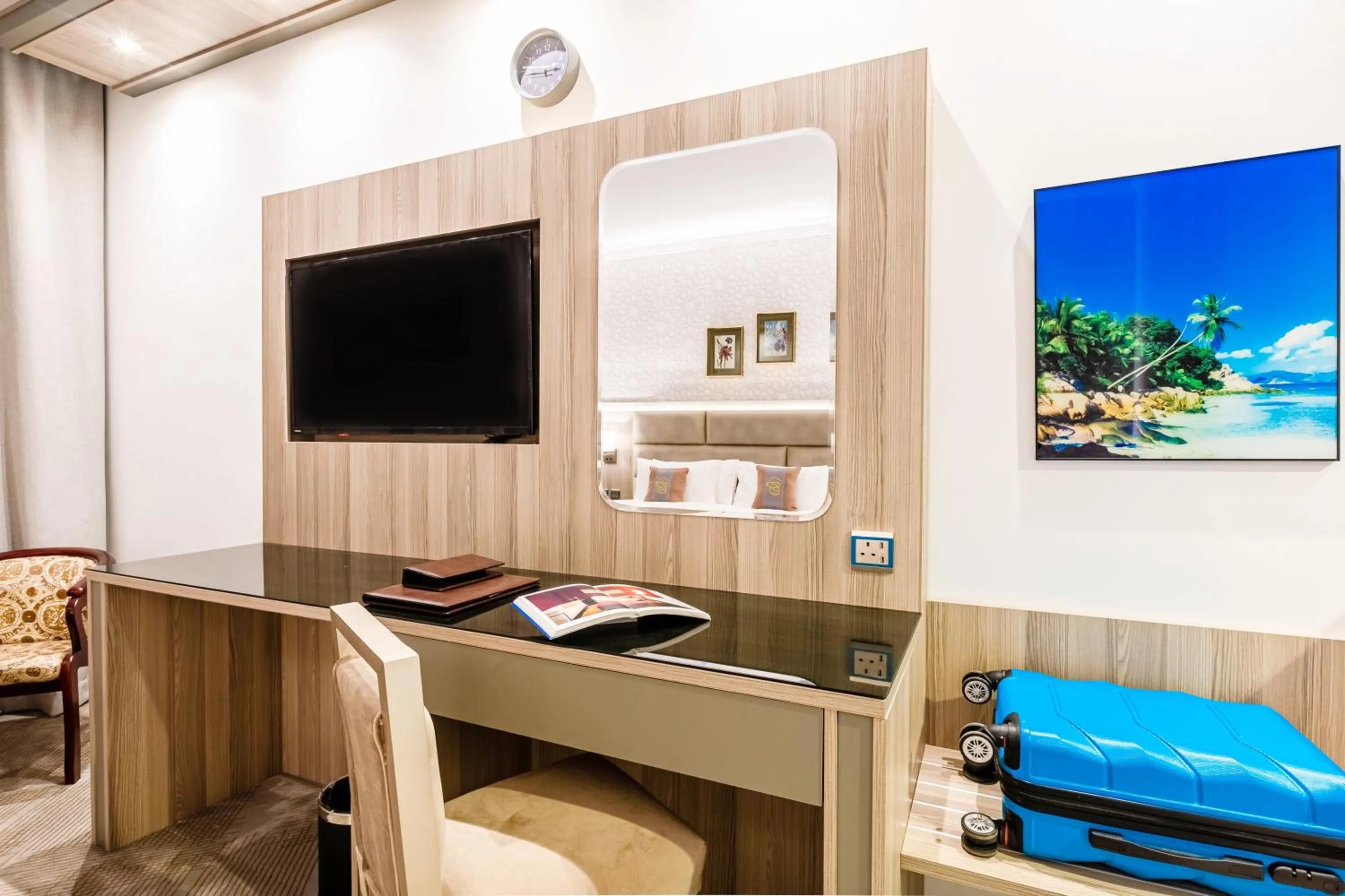 Communal lounge/ TV room in Faraj Almadina Hotel