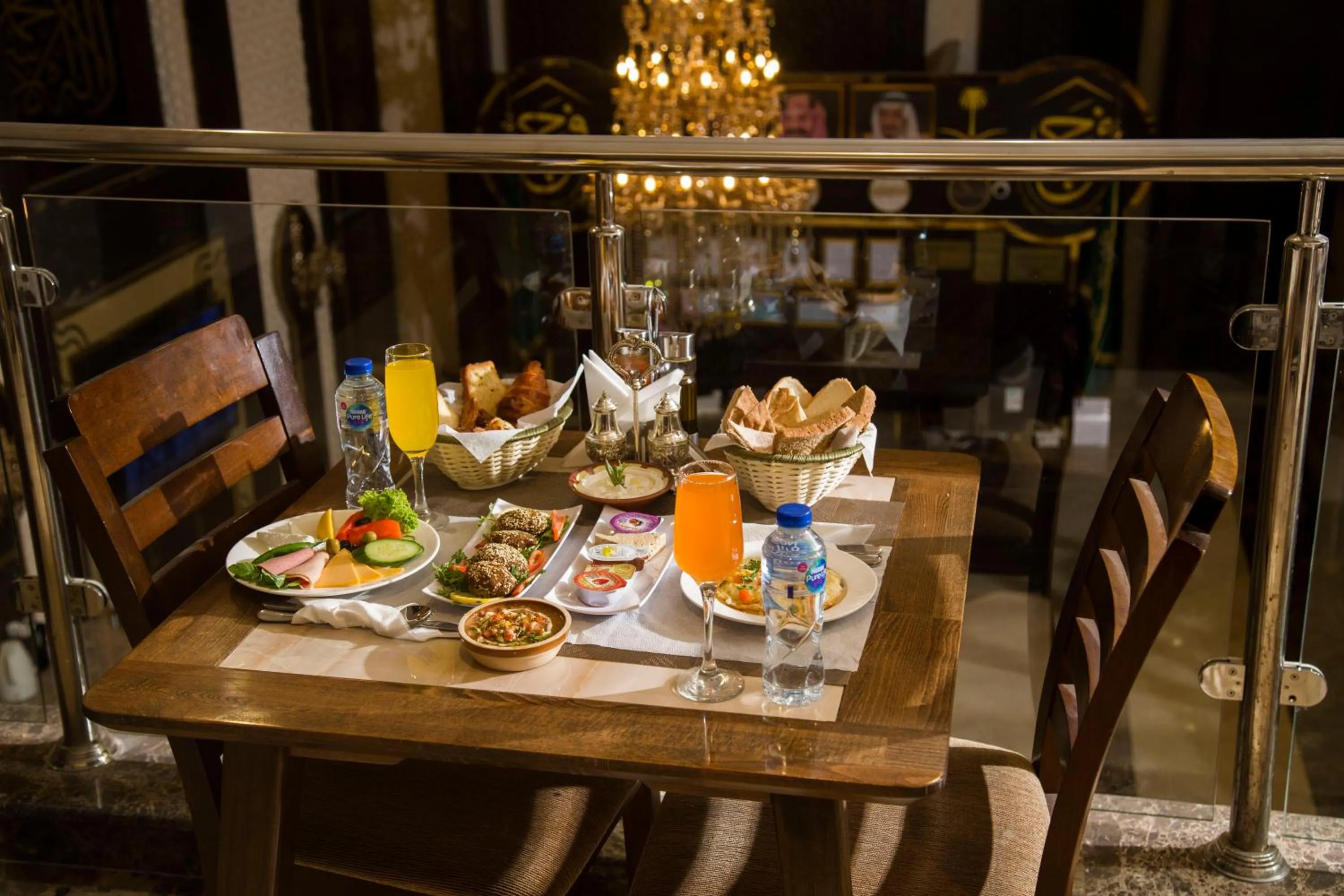 Restaurant/places to eat in Faraj Almadina Hotel