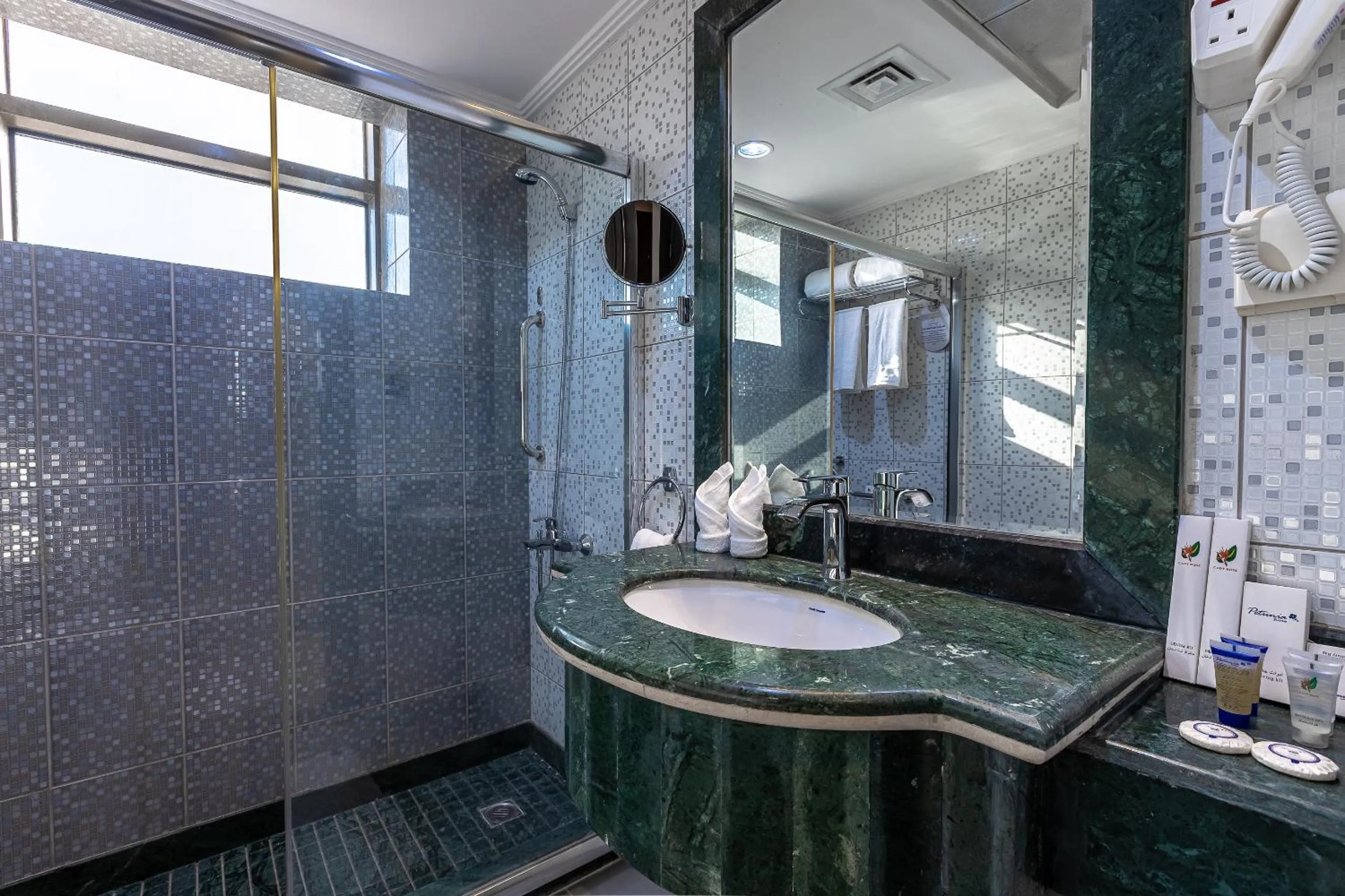 Bathroom in Faraj Almadina Hotel