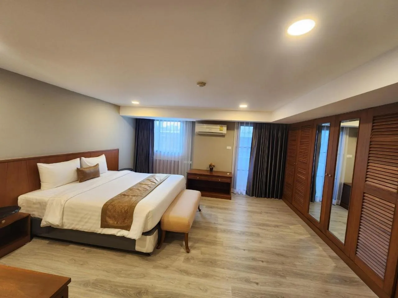 Bed in United Tower Thonglor by Aspira