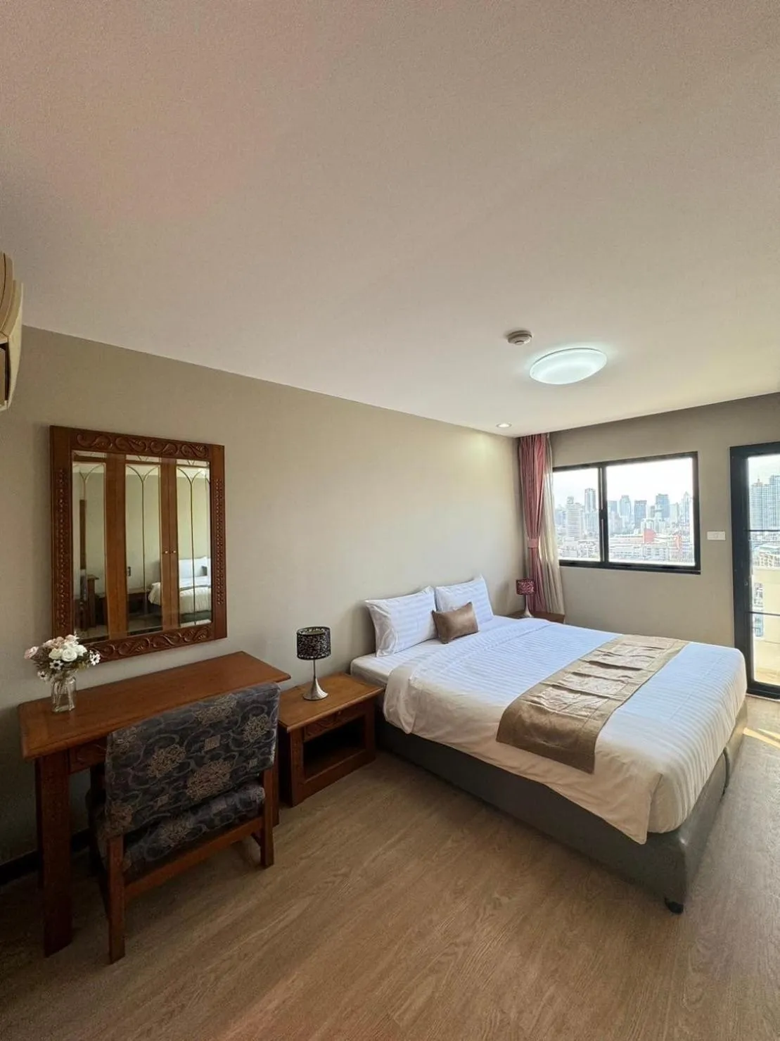 Bed in United Tower Thonglor by Aspira