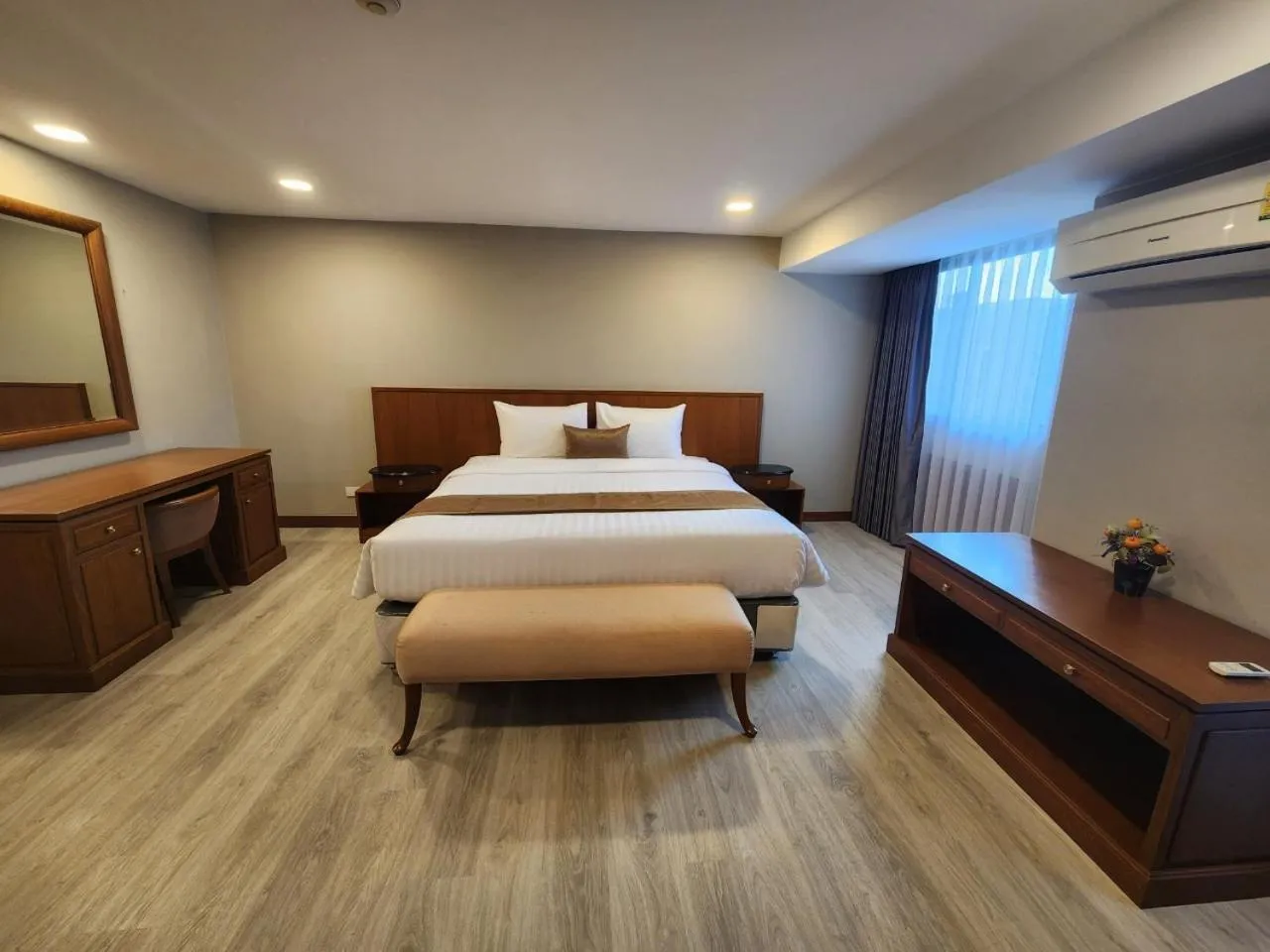 Bed in United Tower Thonglor by Aspira