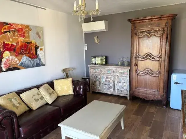 Double Room with Mountain View - single occupancy in Le Clos des Senteurs de Chateauneuf de Grasse Double Room with Mountain View - single occupancy in Le Clos des Senteurs de Chateauneuf de Grasse