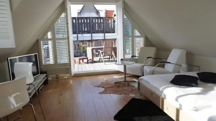 Photo of the whole room in Prince On The Roof