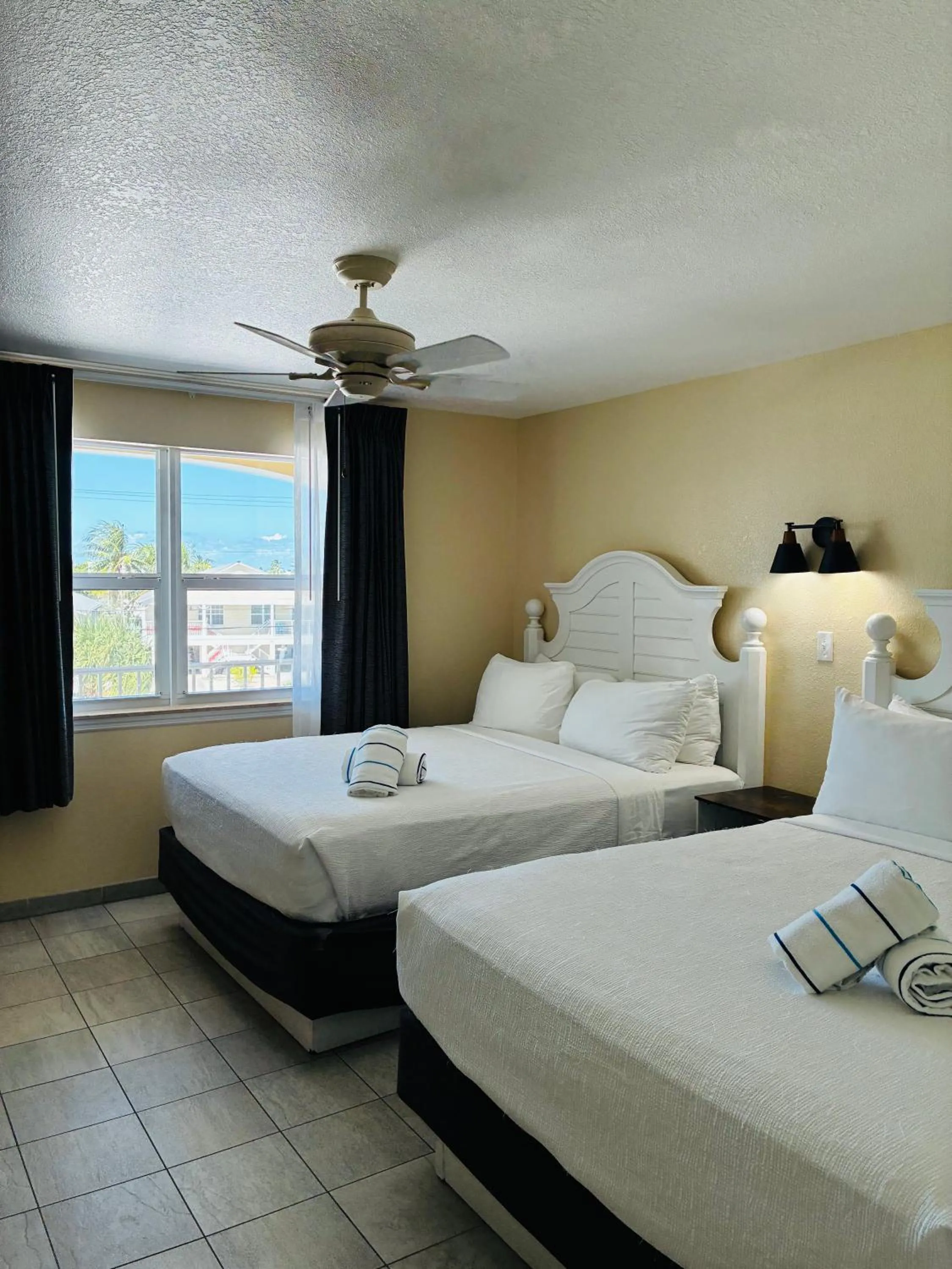 Bedroom, Bed in Glunz Ocean Beach Hotel and Resort