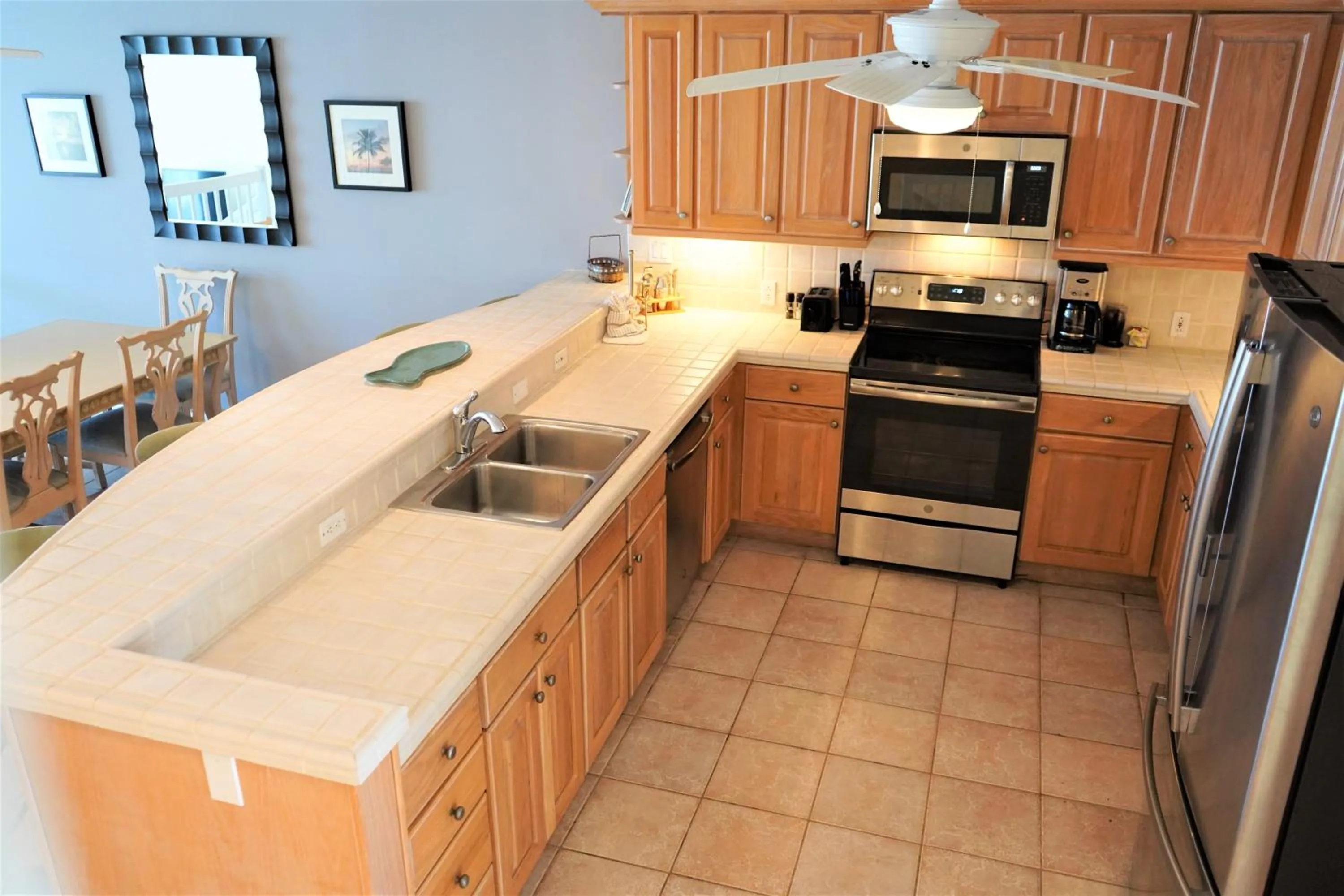 Kitchen or kitchenette in Glunz Ocean Beach Hotel and Resort