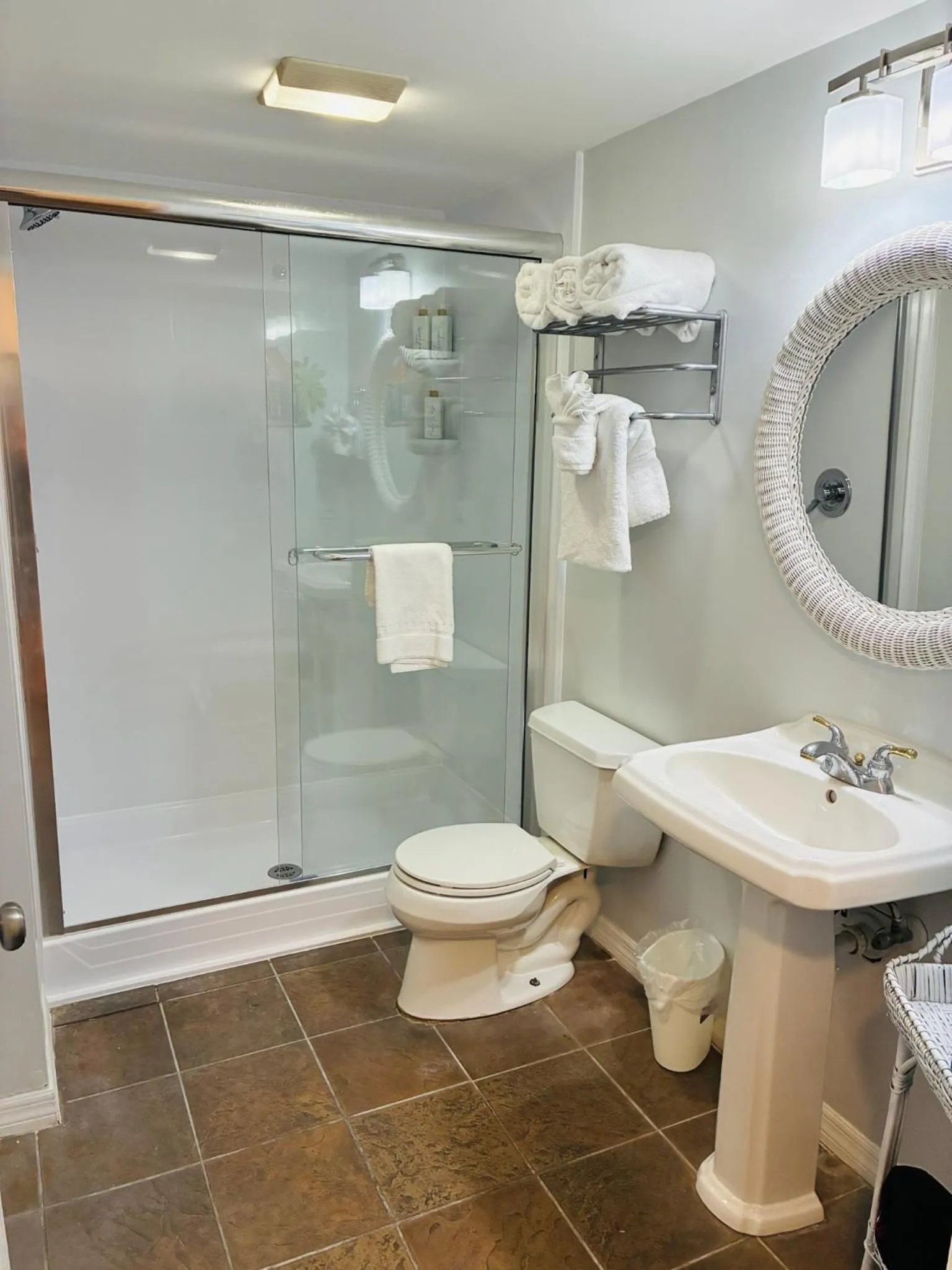 Bathroom in Glunz Ocean Beach Hotel and Resort