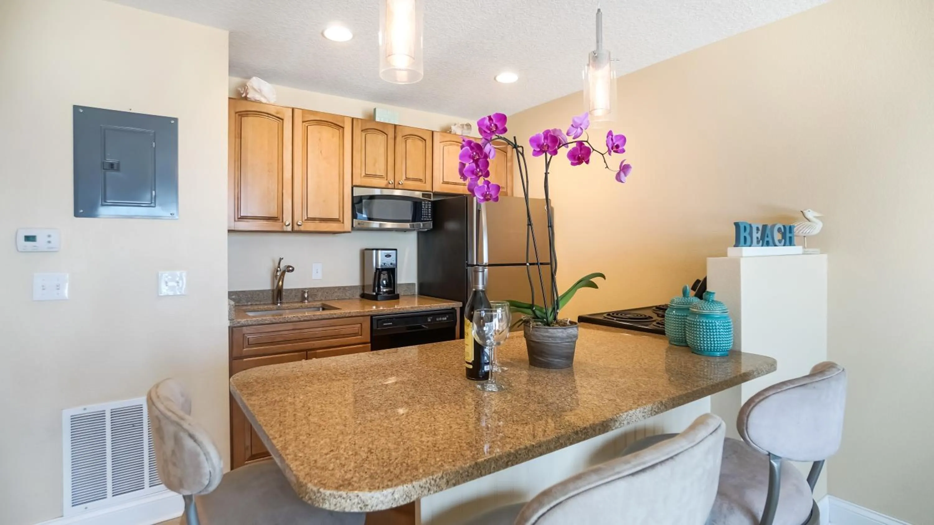 Kitchen or kitchenette in Glunz Ocean Beach Hotel and Resort