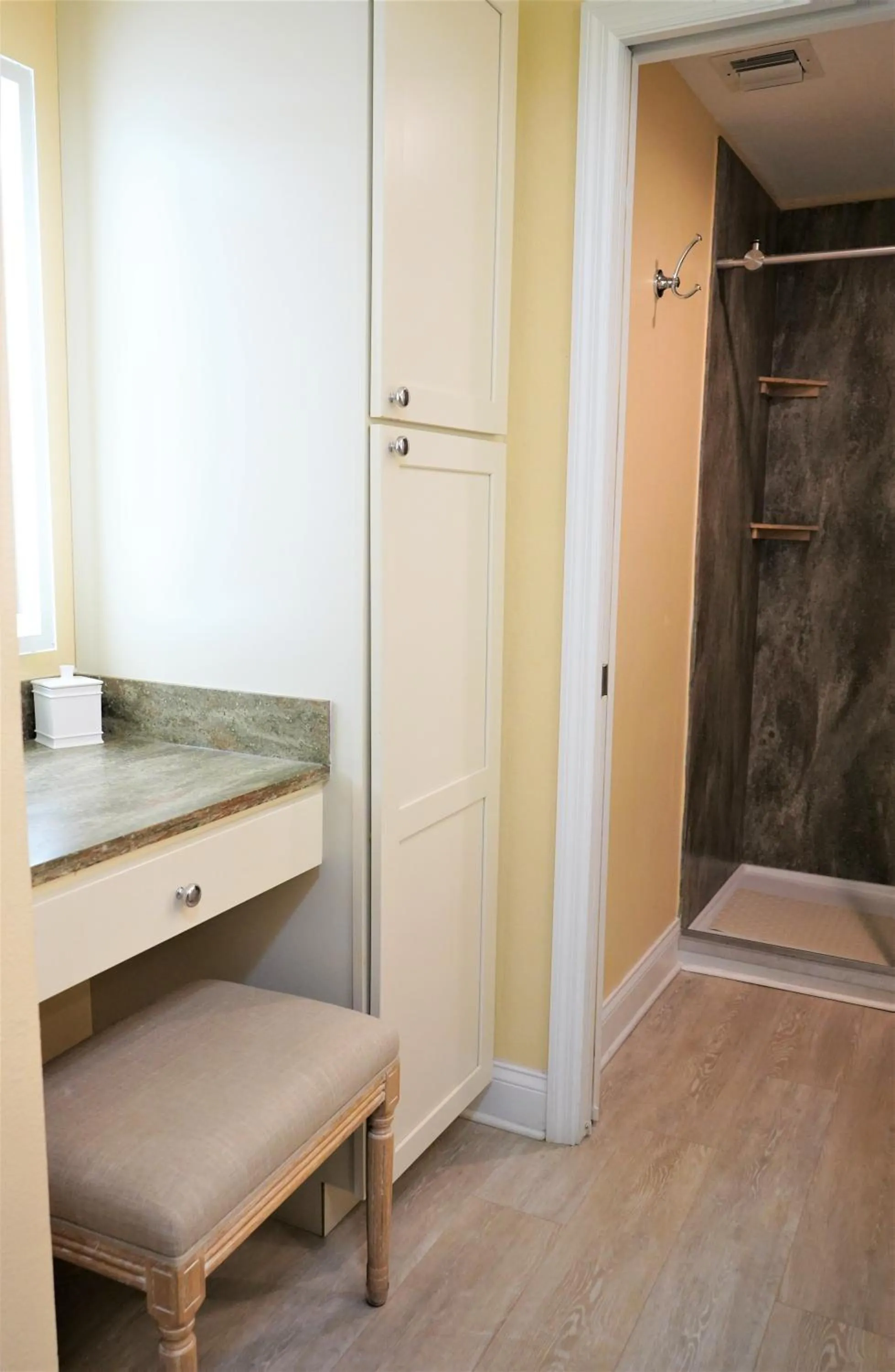 Shower in Glunz Ocean Beach Hotel and Resort