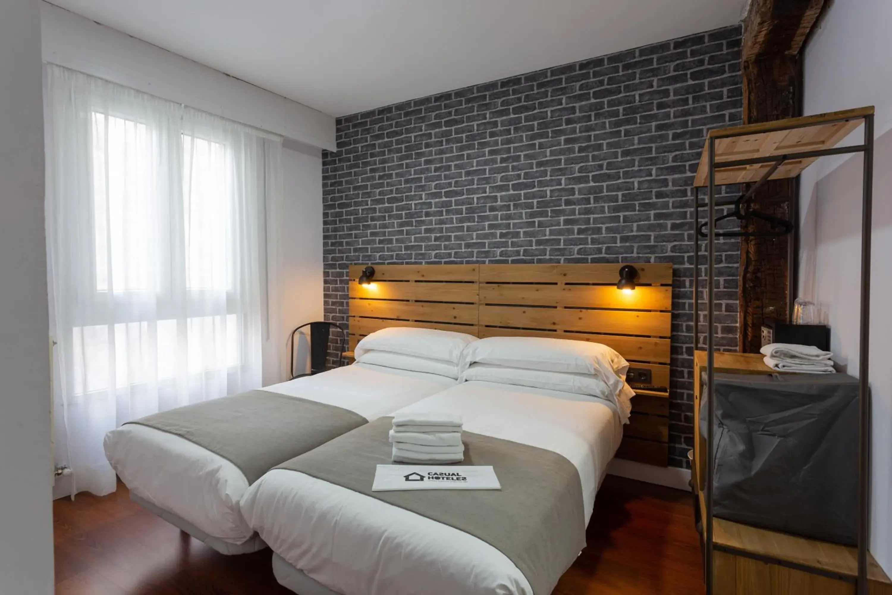 Twin Room with Private Bathroom in Casual Mardones Twin Room with Private Bathroom in Casual Mardones