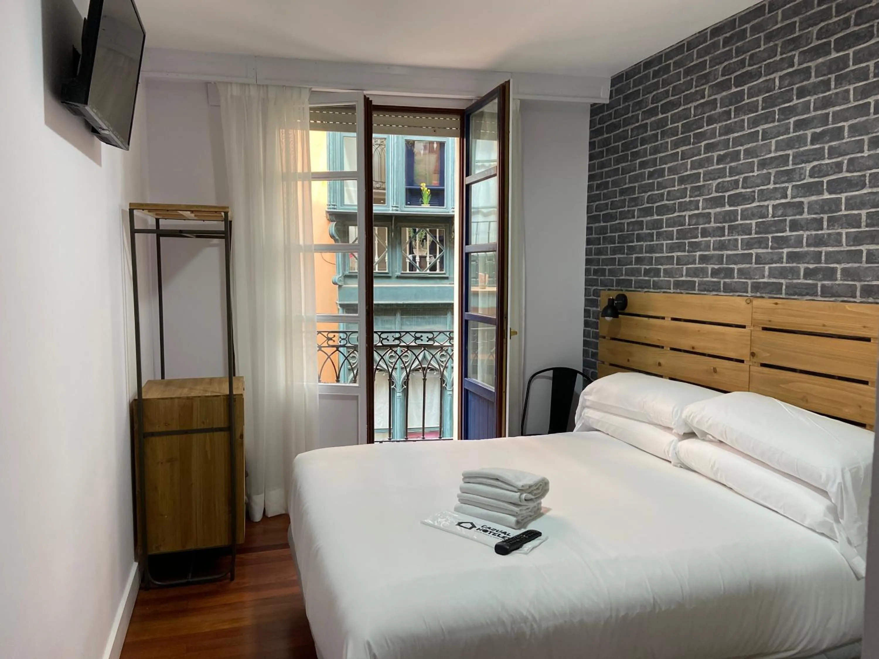 Photo of the whole room, Bed in Casual Mardones