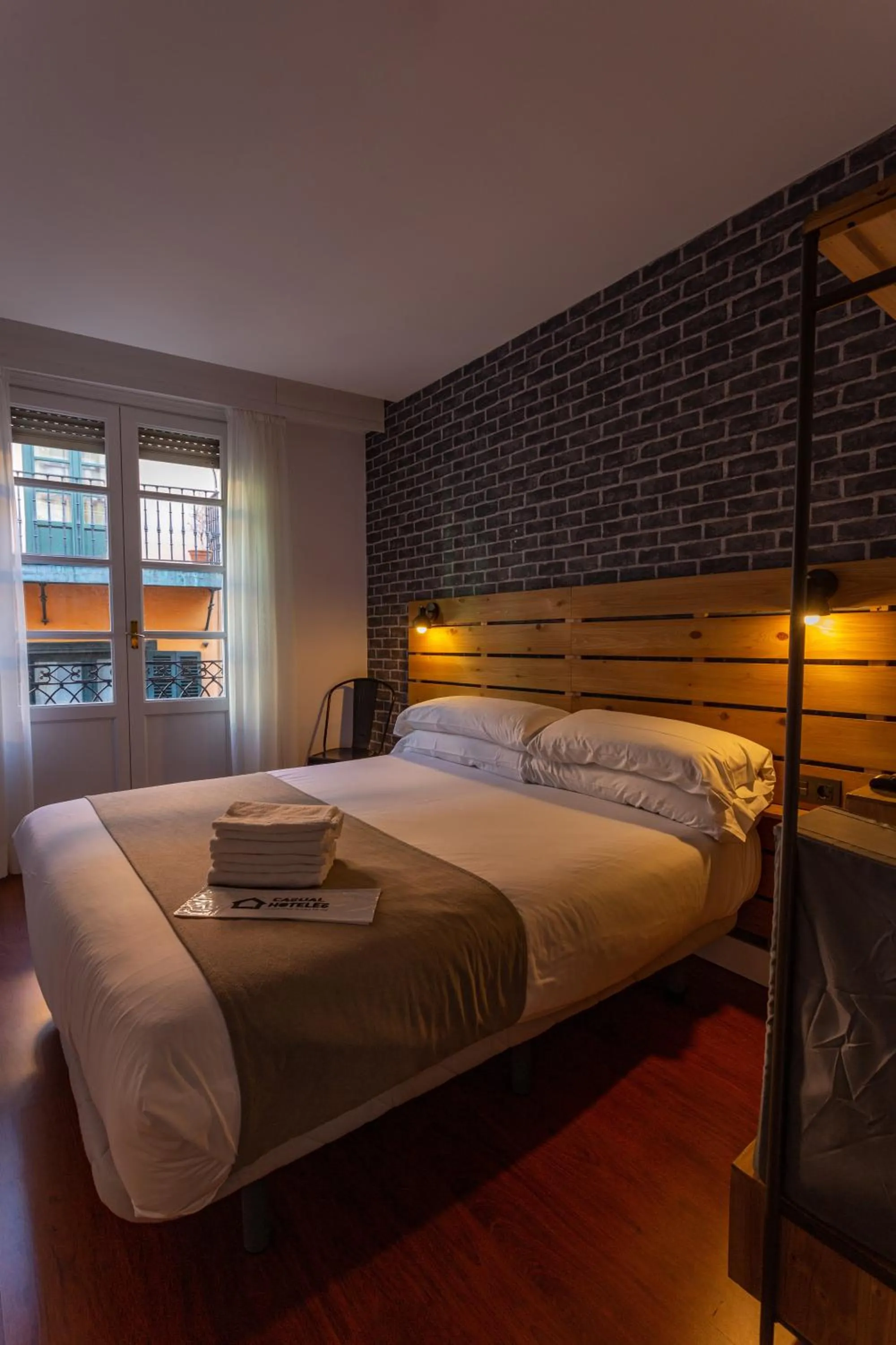 Photo of the whole room, Bed in Casual Mardones