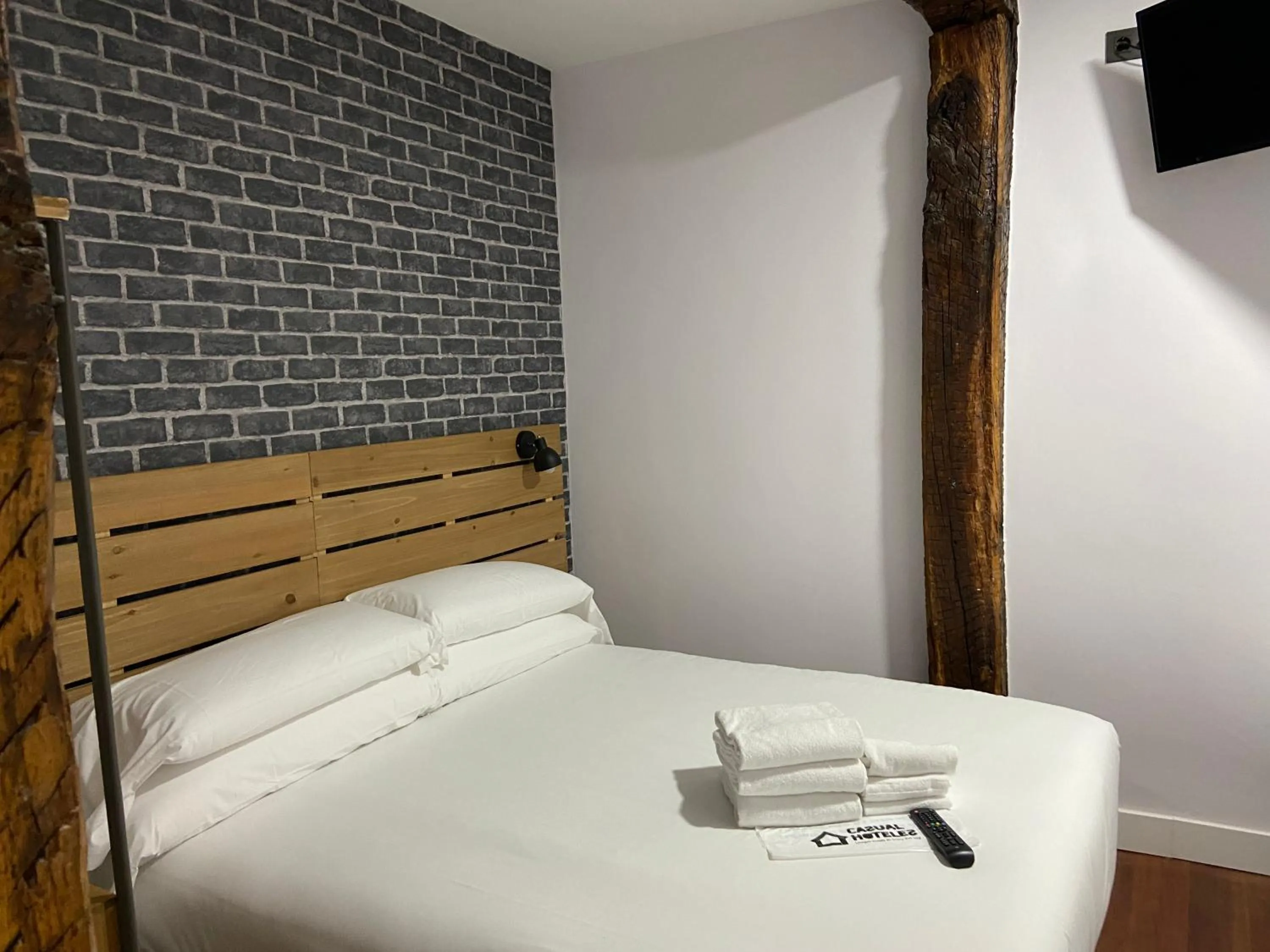 Photo of the whole room, Bed in Casual Mardones