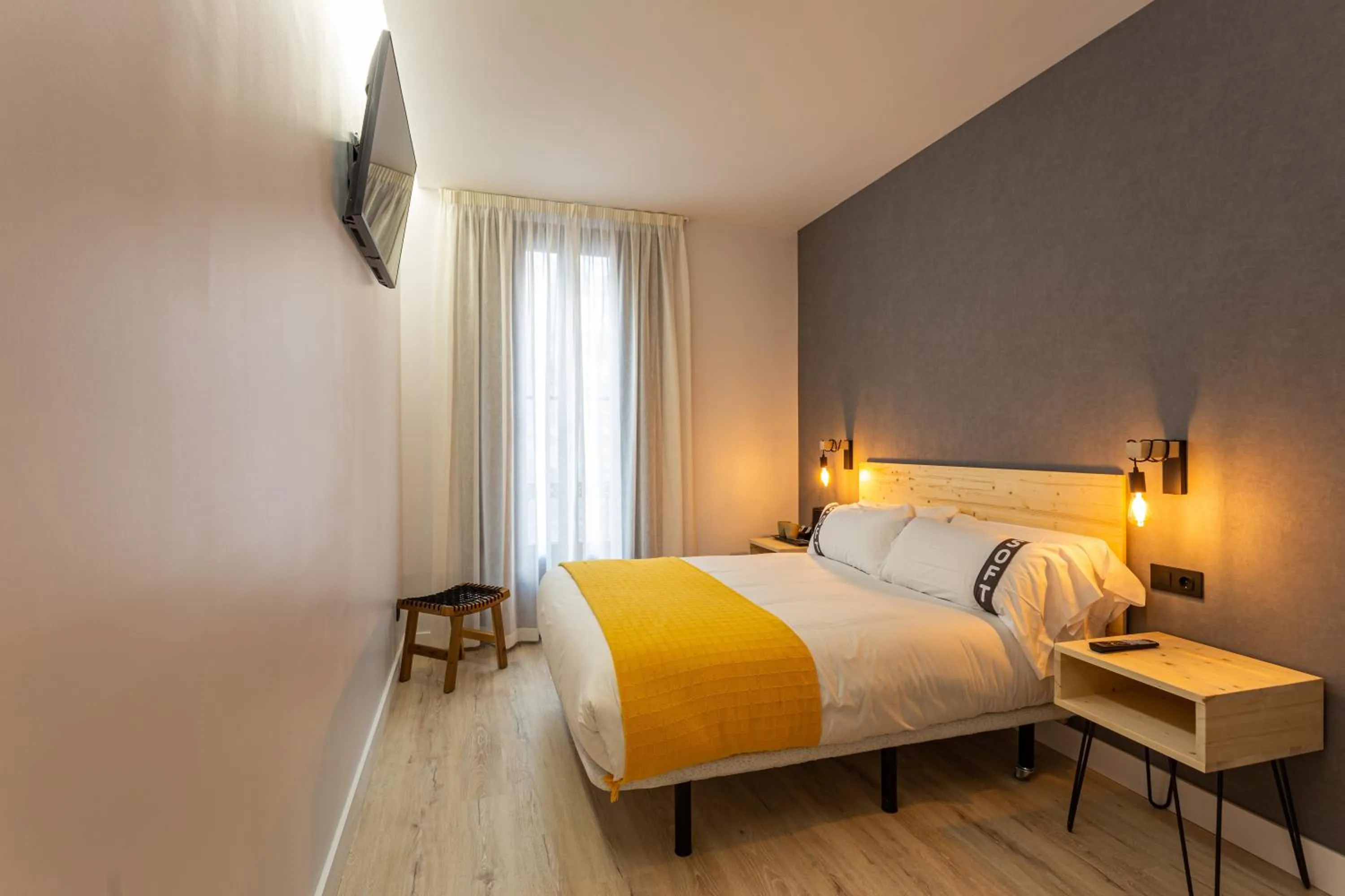 Photo of the whole room, Bed in Casual Fuentes