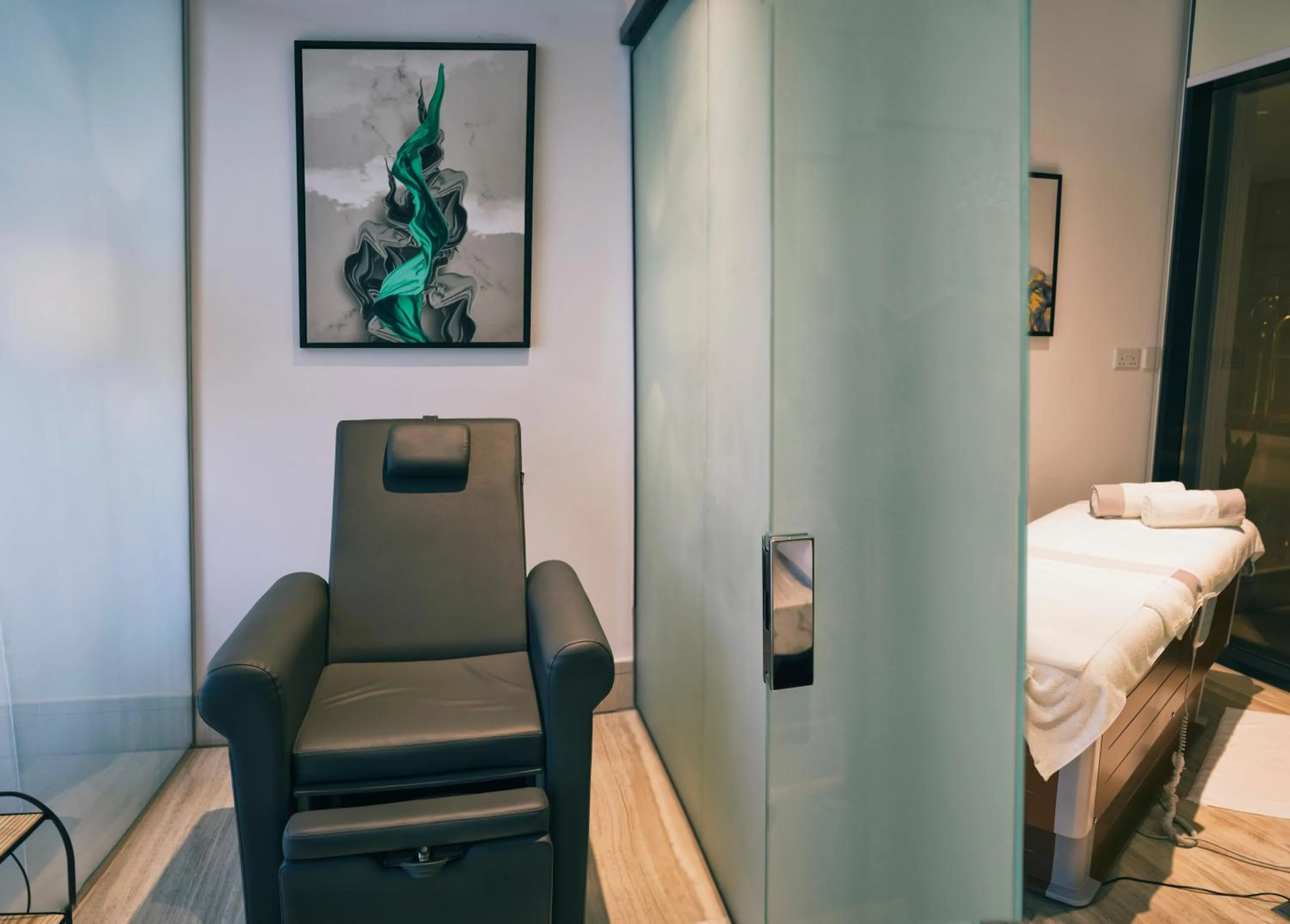 Massage, Bed in Boulevard Hotel Oman