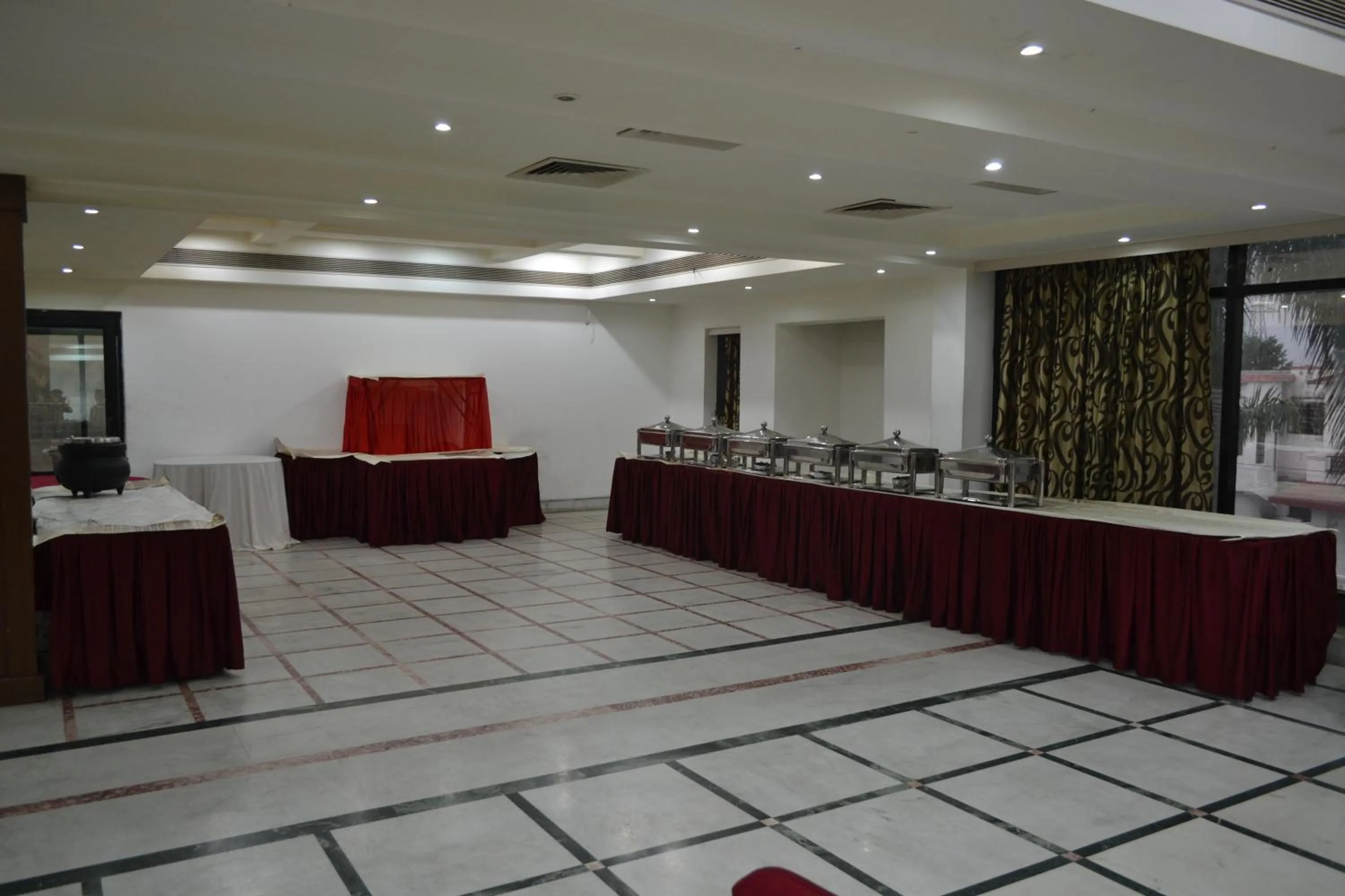 Banquet/Function facilities in Sobti Continental Bareilly