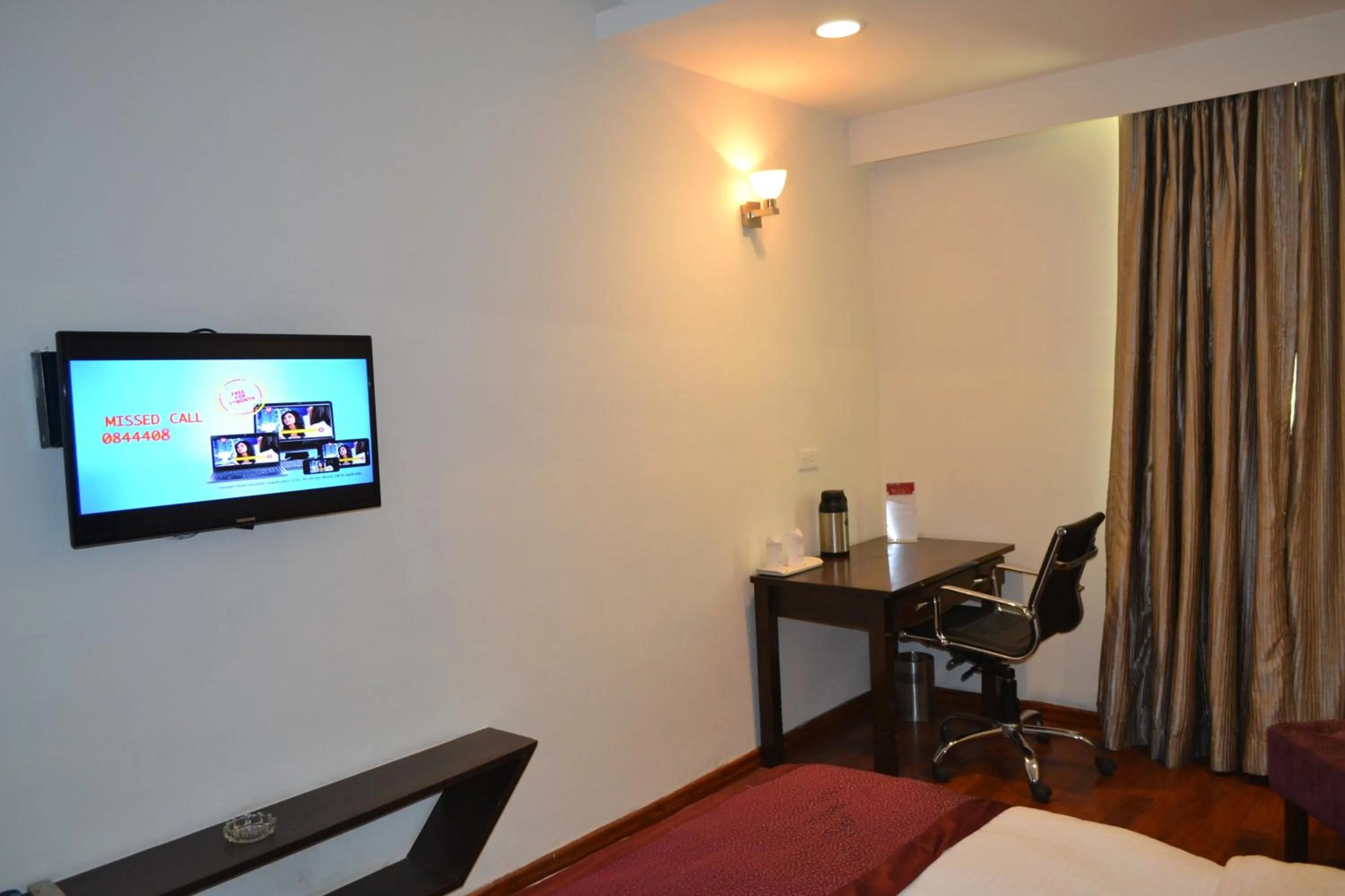 Coffee/tea facilities, Bed in Sobti Continental Bareilly