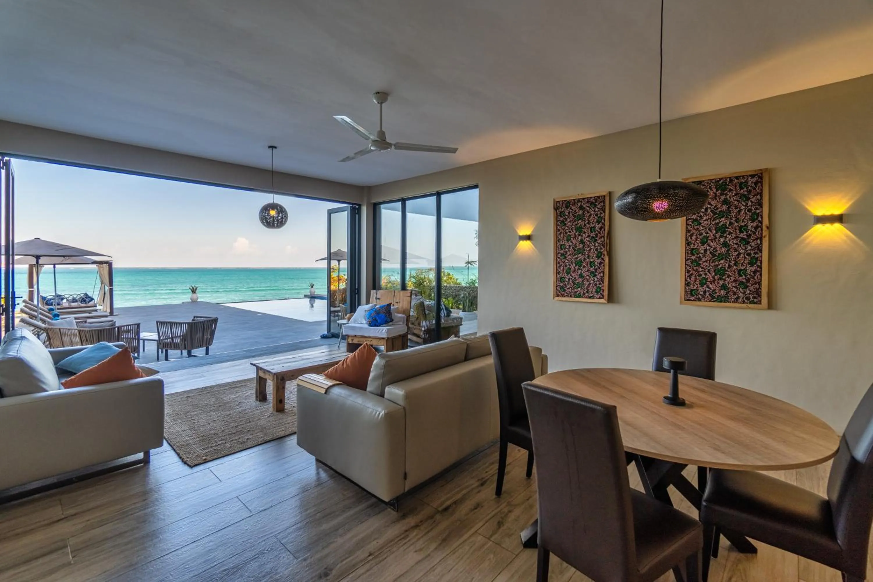 Restaurant/places to eat in Villa Bluu