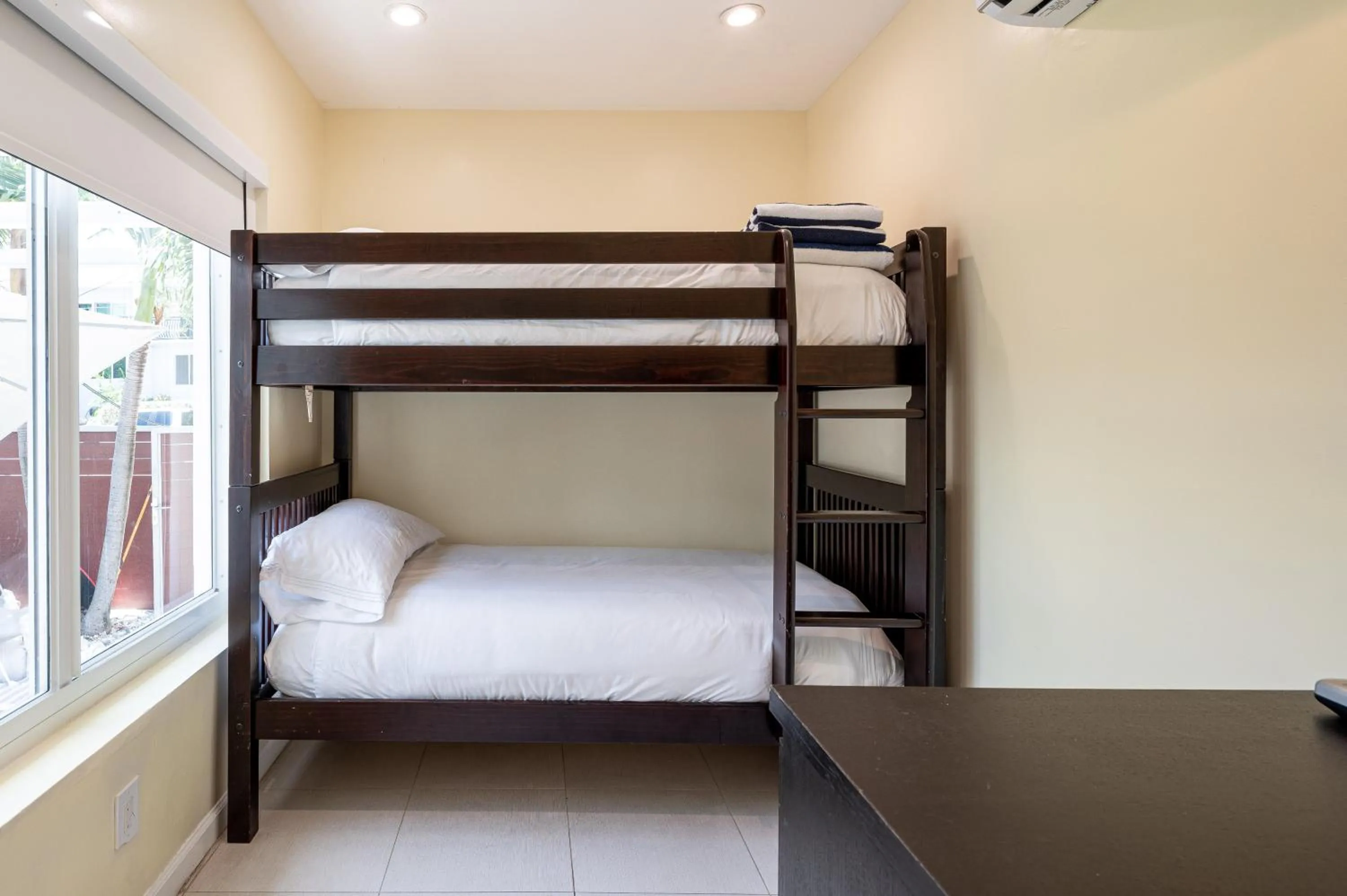 Bed in Casa Del Mar Master