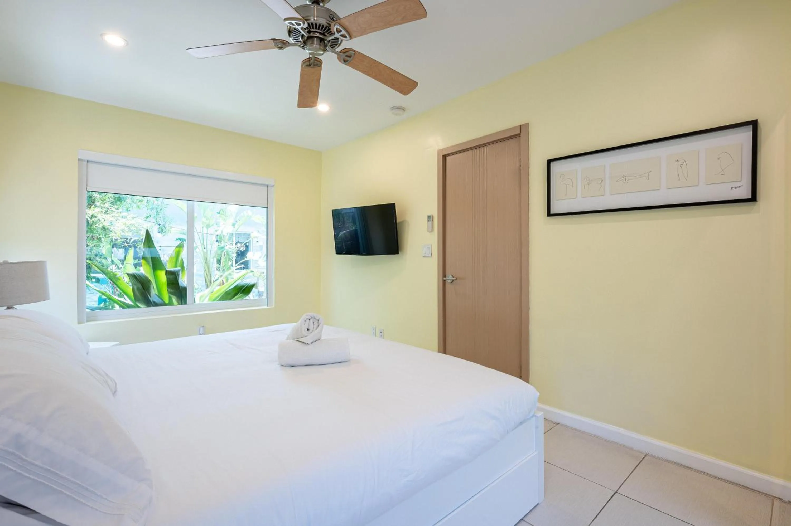 Bed in Casa Del Mar Master