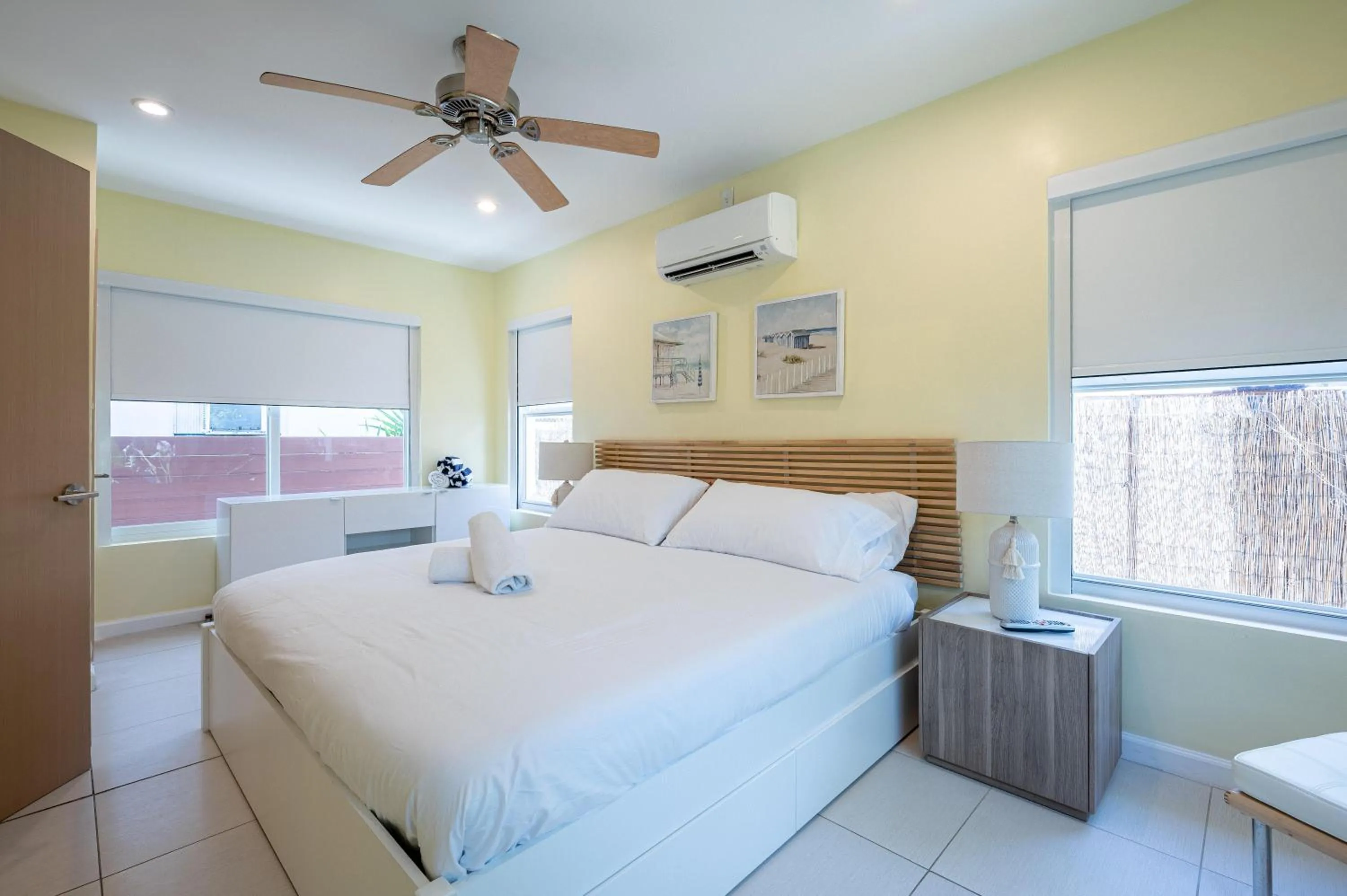 Bed in Casa Del Mar Master