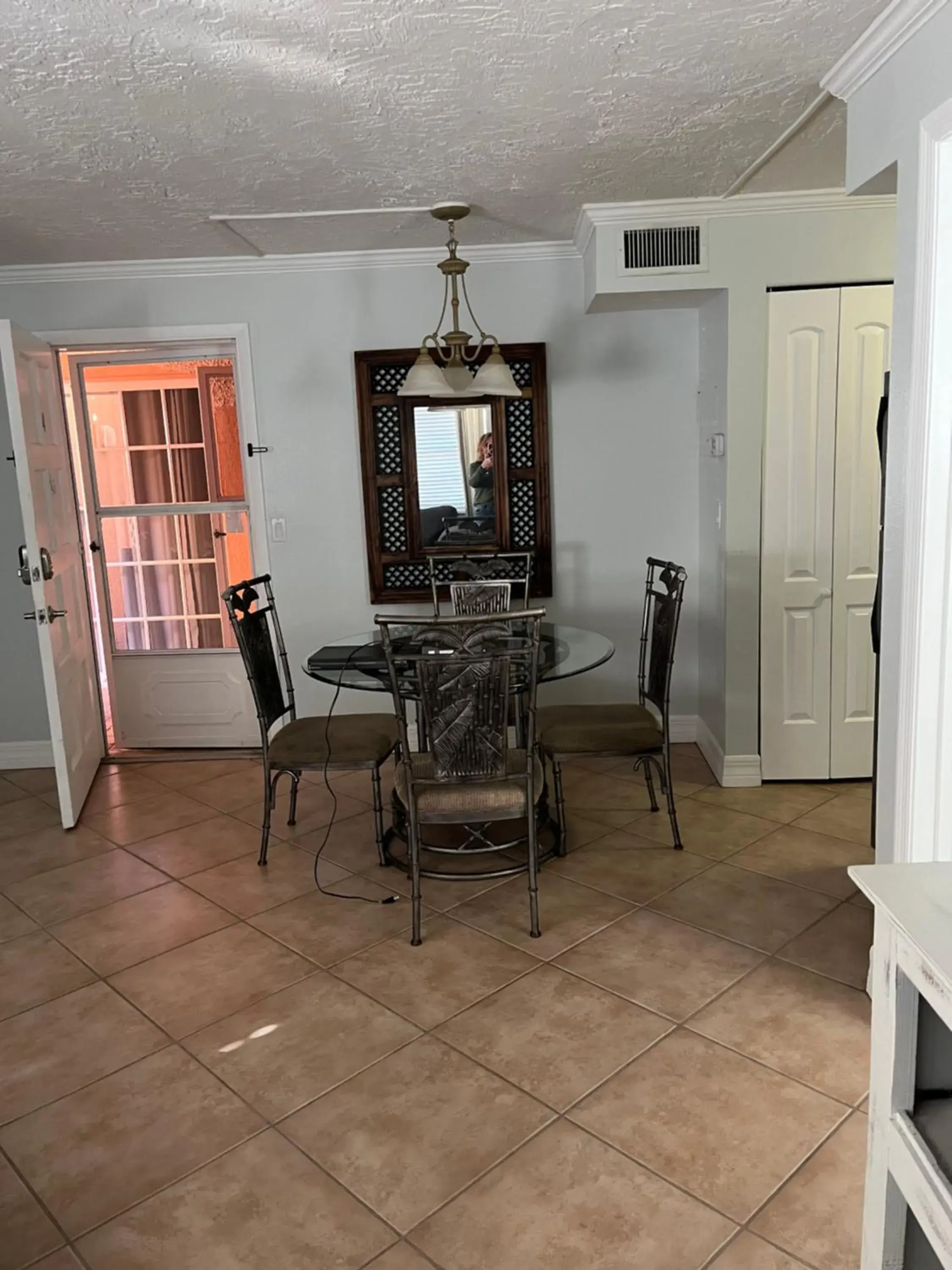 One-Bedroom Apartment with Patio 4 in Alamanda Villas on Holmes Beach One-Bedroom Apartment with Patio 4 in Alamanda Villas on Holmes Beach