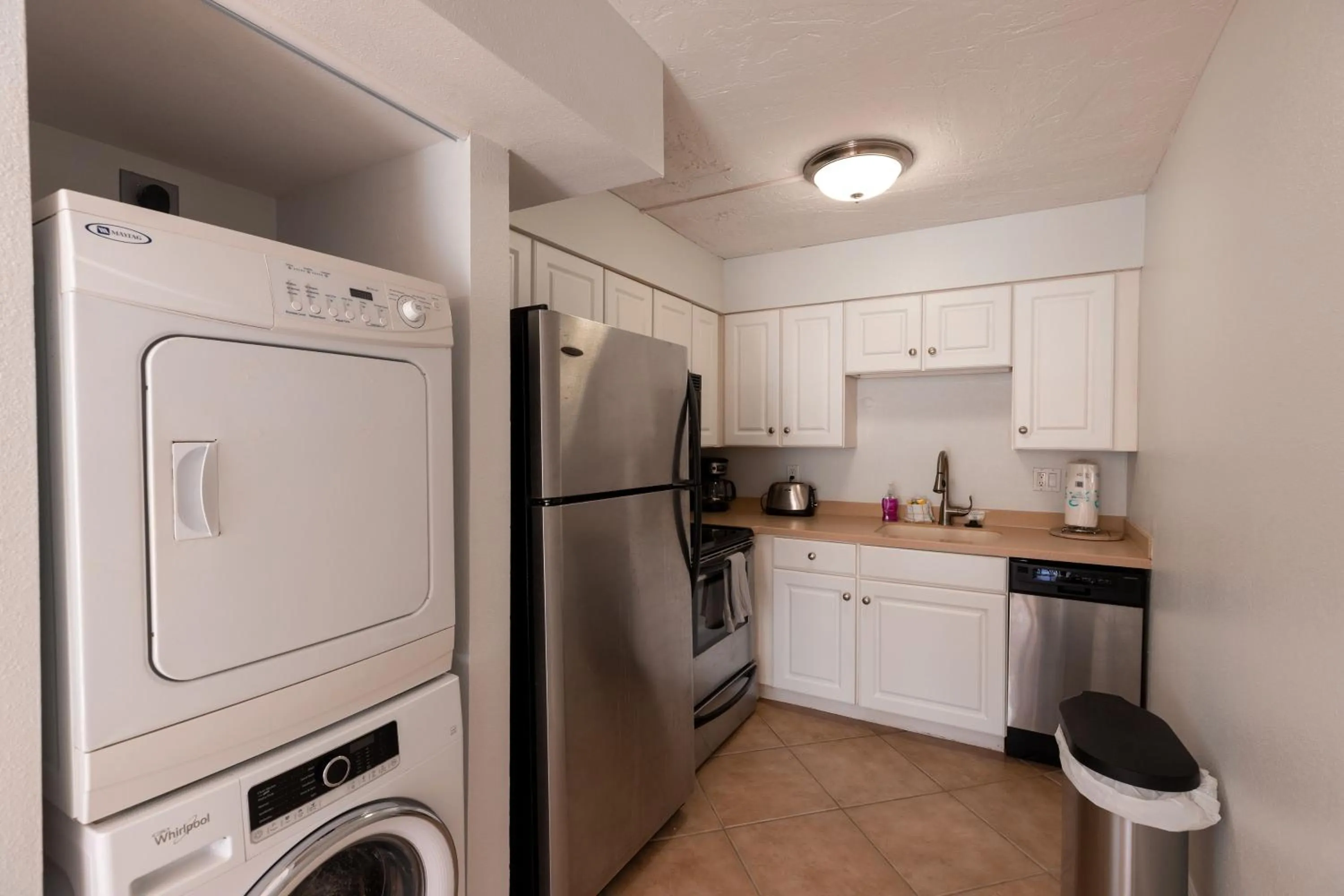 Kitchen or kitchenette in Alamanda Villas on Holmes Beach