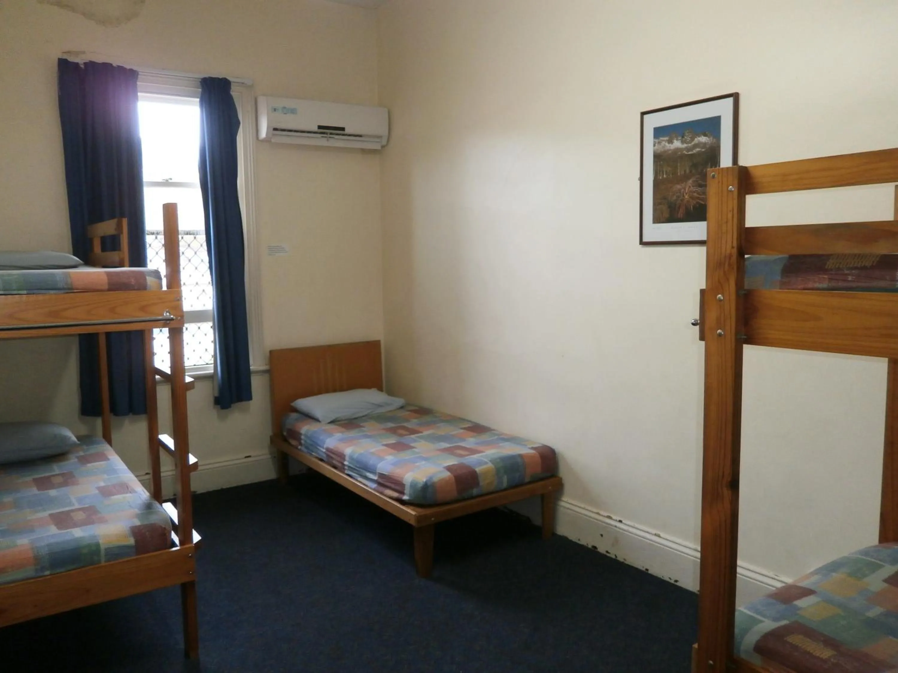 Bedroom in Launceston Backpackers