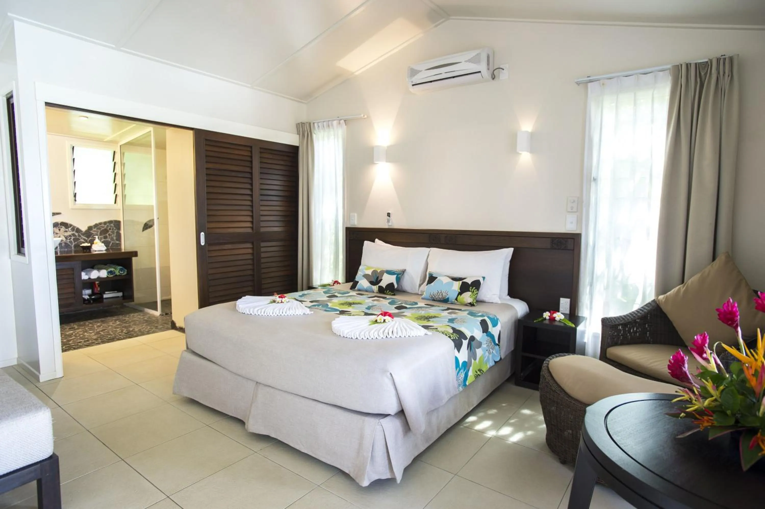 Day, Bed in Seabreeze Resort Samoa – Exclusively for Adults