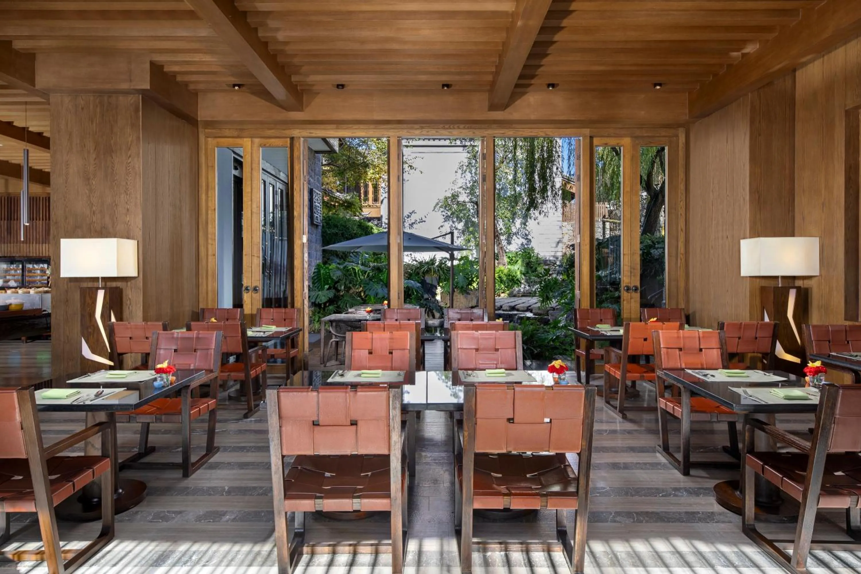 Restaurant/places to eat in Hotel Indigo Lijiang Ancient Town by IHG