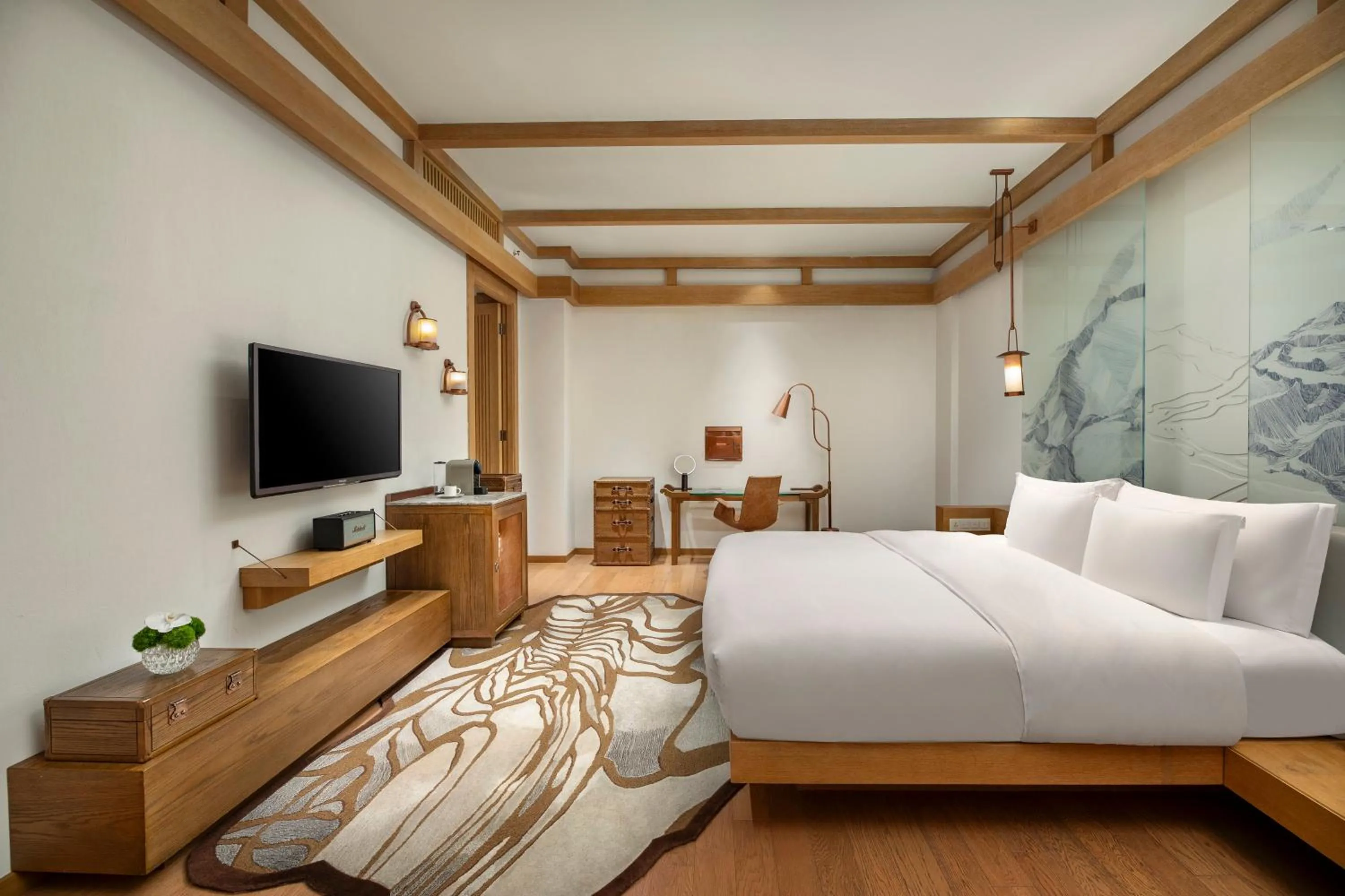 Photo of the whole room, Bed in Hotel Indigo Lijiang Ancient Town by IHG