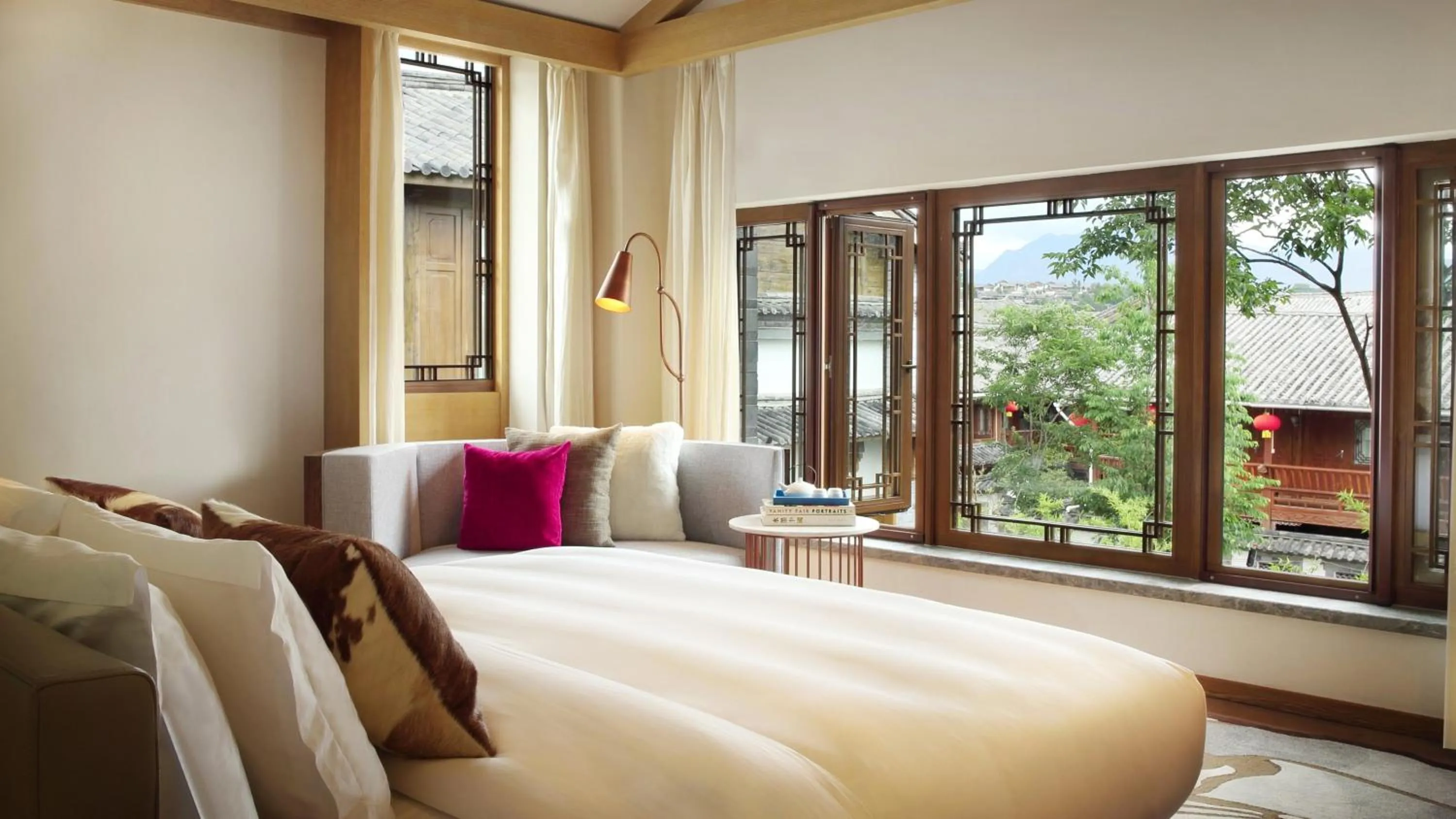 Photo of the whole room, Bed in Hotel Indigo Lijiang Ancient Town by IHG