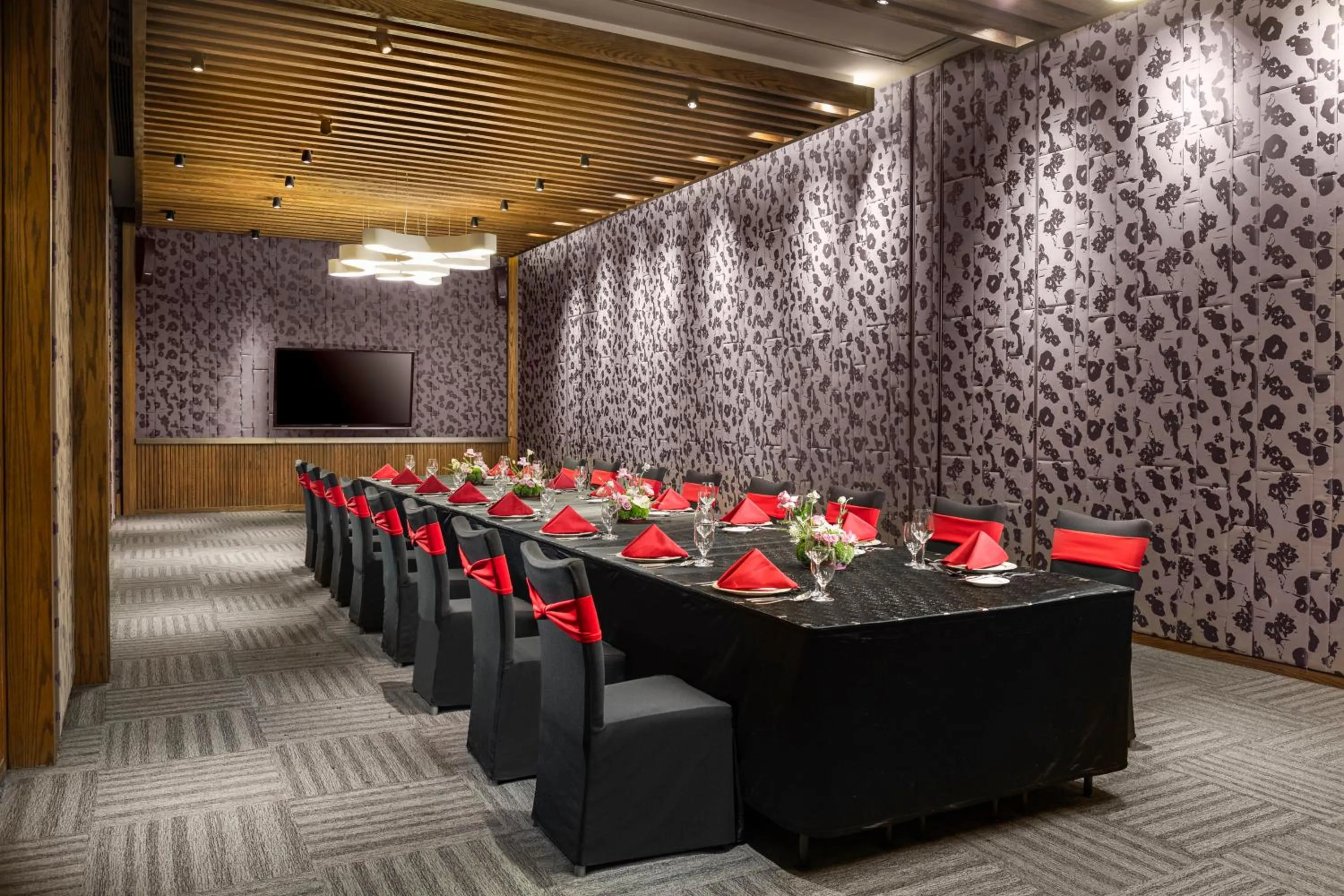 Meeting/conference room in Hotel Indigo Lijiang Ancient Town by IHG