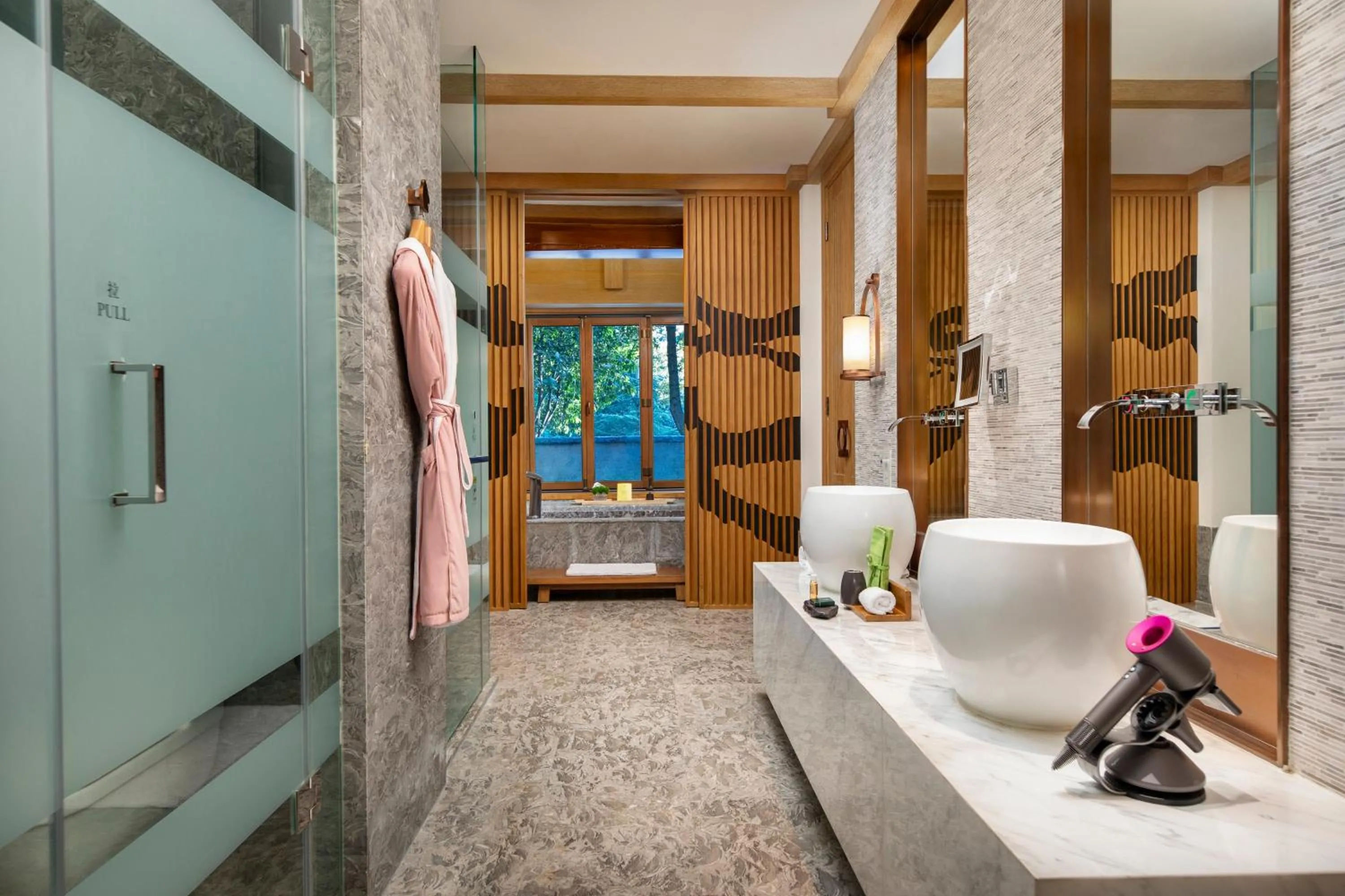 Photo of the whole room in Hotel Indigo Lijiang Ancient Town by IHG