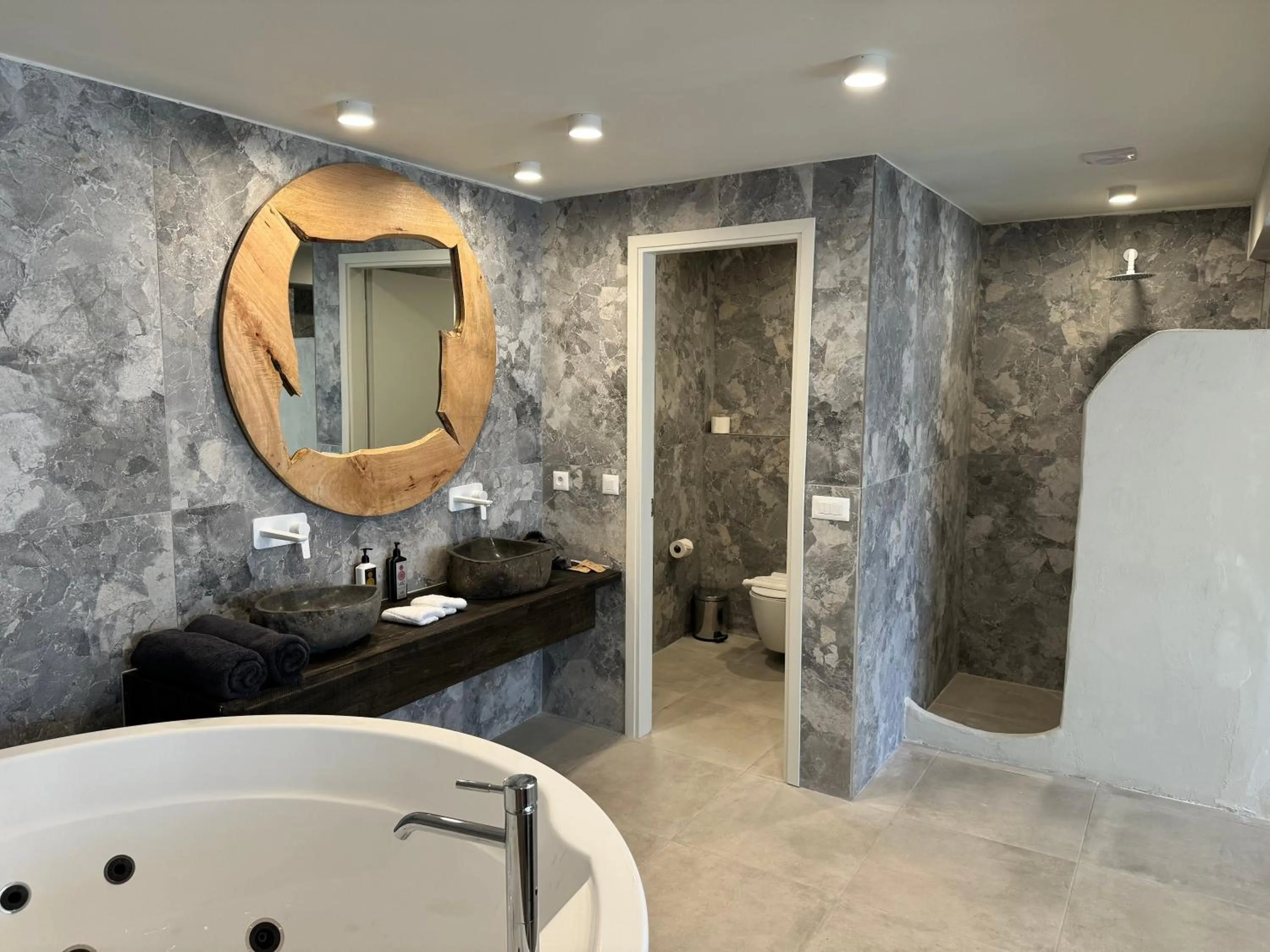 Shower in The Noverian Bios Santorini