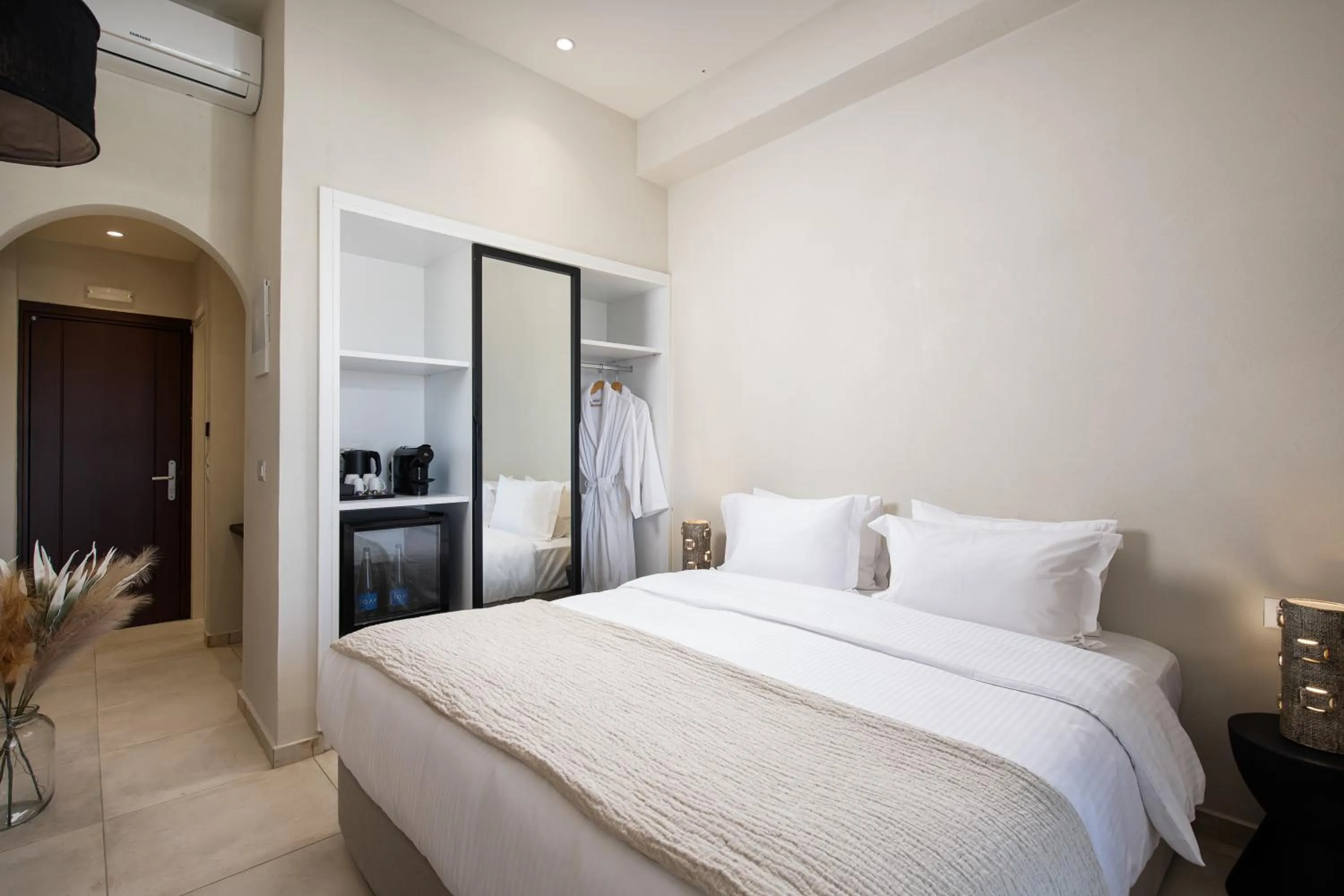 Coffee/tea facilities, Bed in The Noverian Bios Santorini