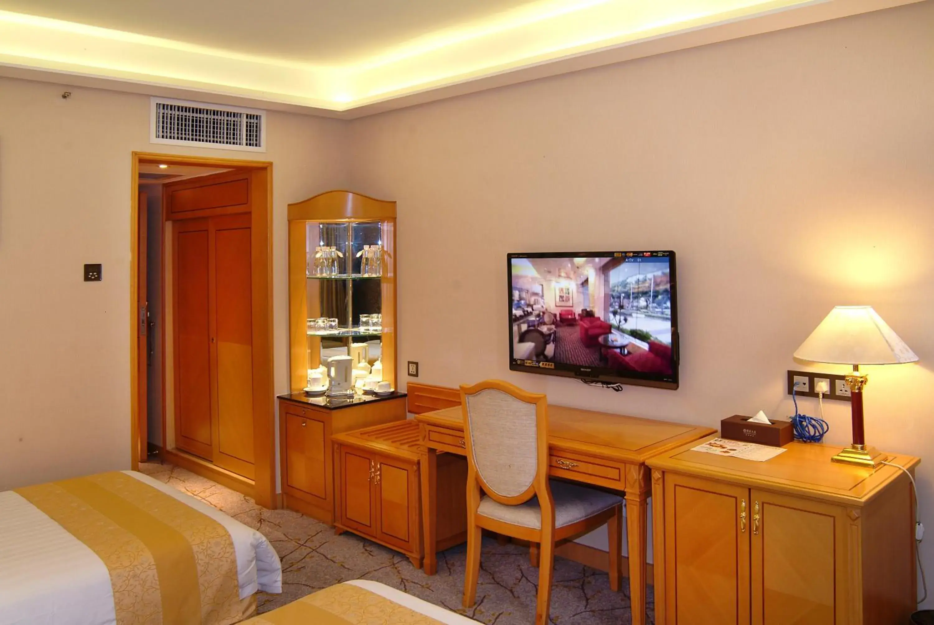 Comfort Double Room in Guangdong Hotel-Free Shuttle during Canton Fair Comfort Double Room in Guangdong Hotel-Free Shuttle during Canton Fair