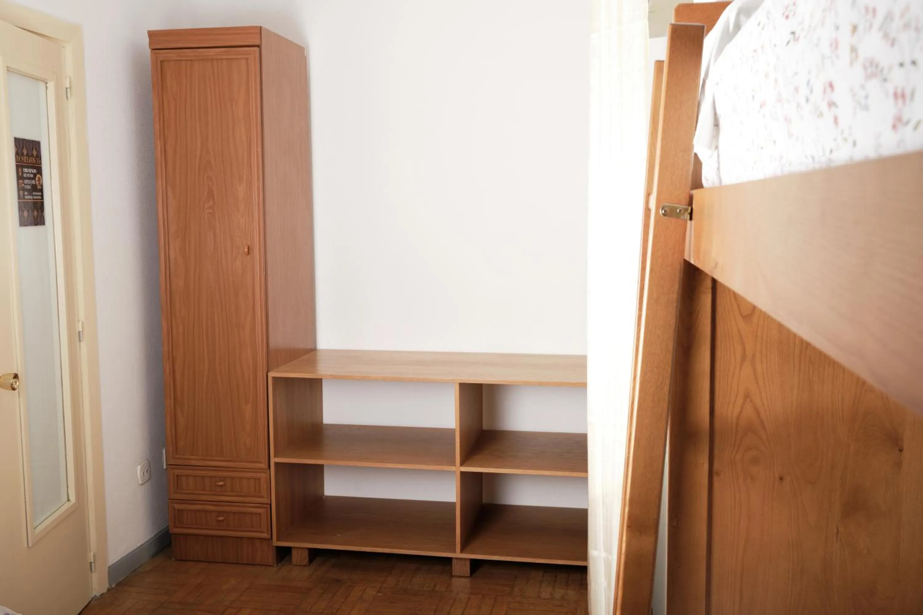 wardrobe in HOSTEL Rua 35