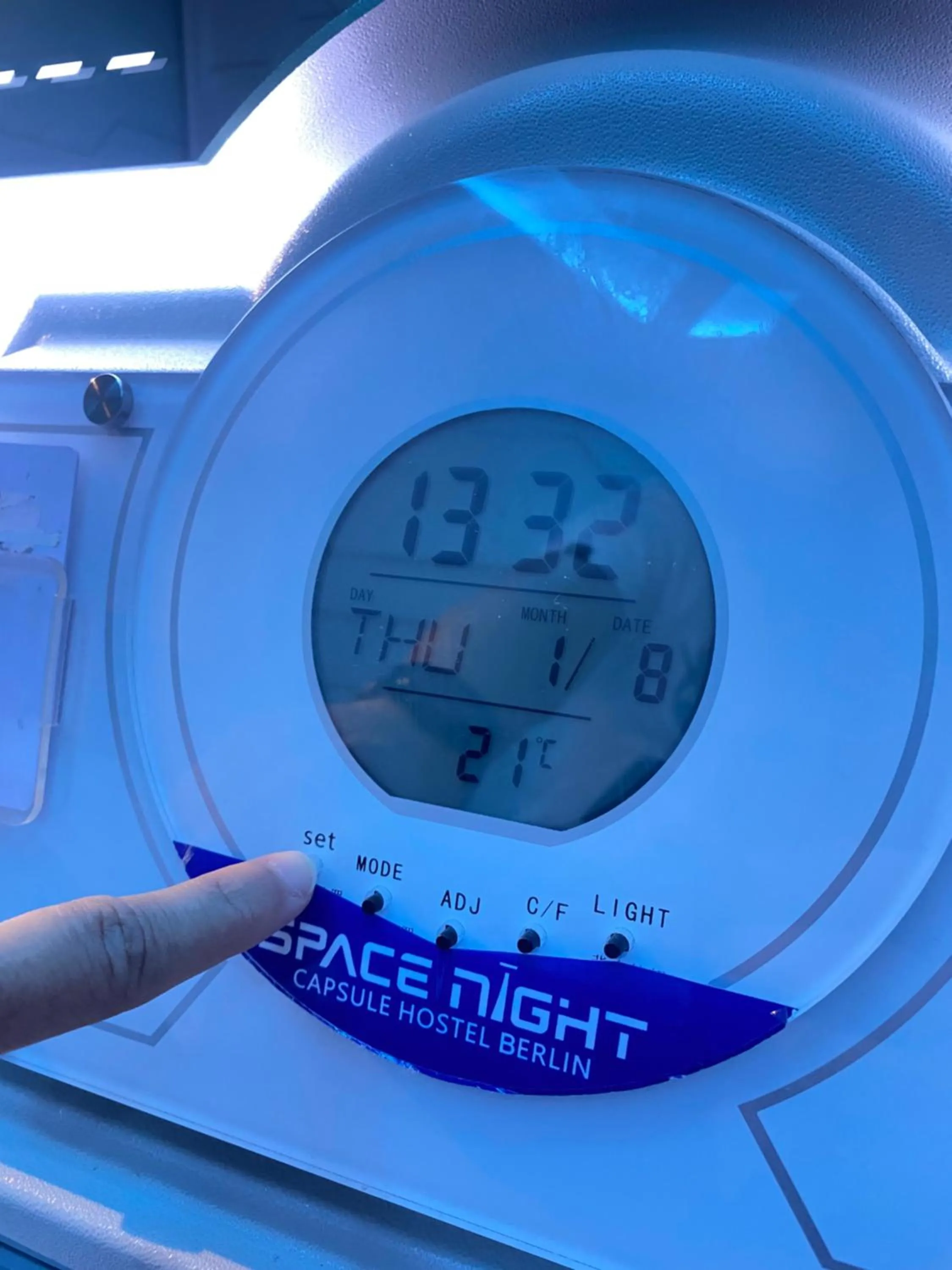 Space Night Capsule Hostel