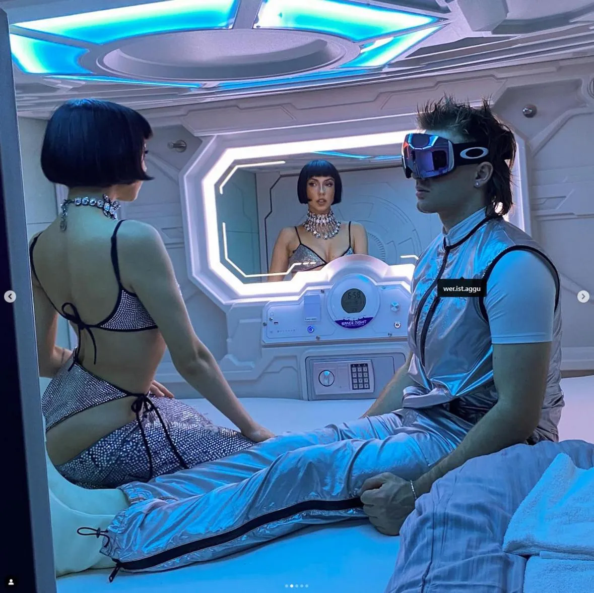 Space Night Capsule Hostel