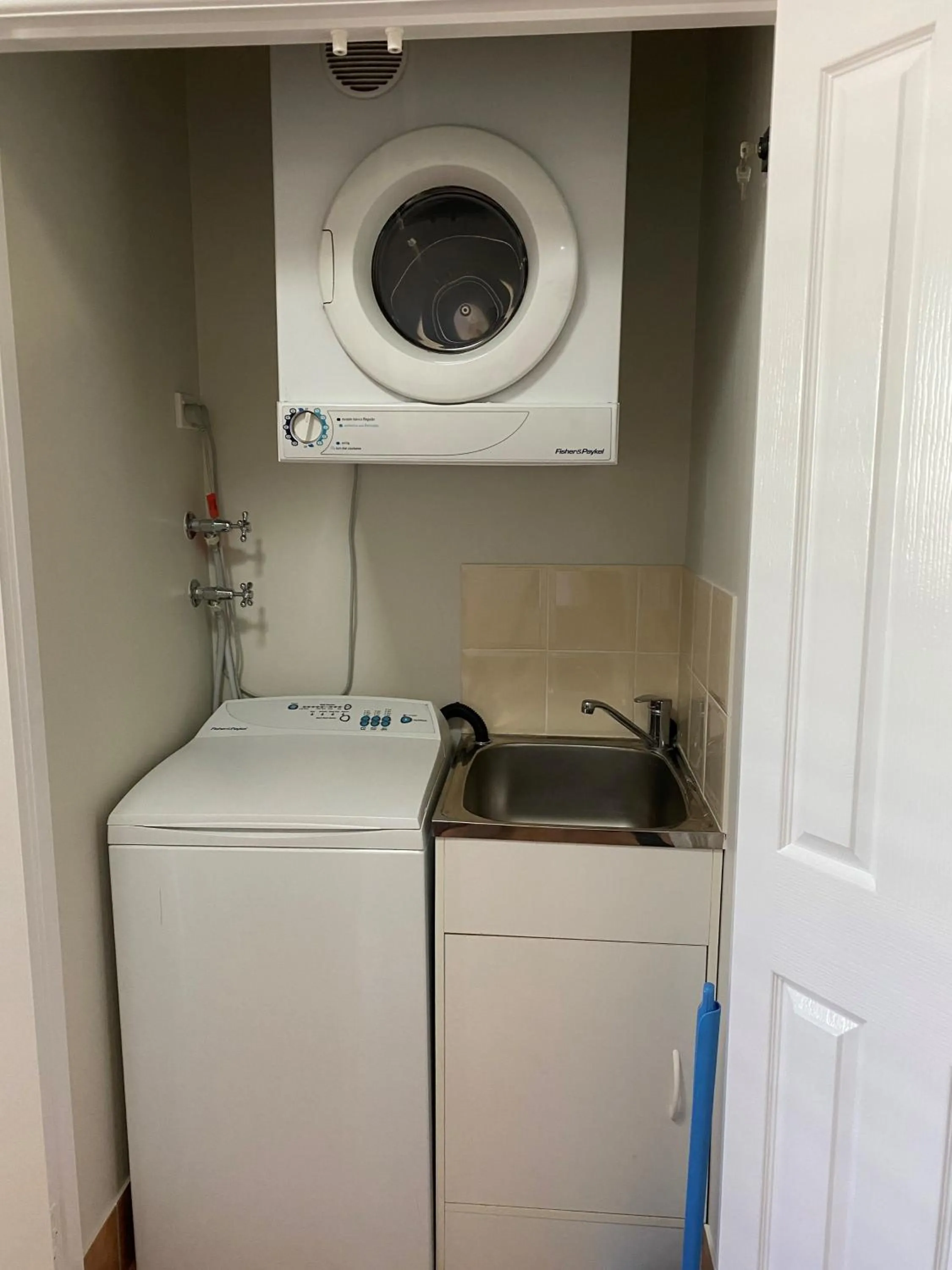 laundry in Emerald Explorers Inn