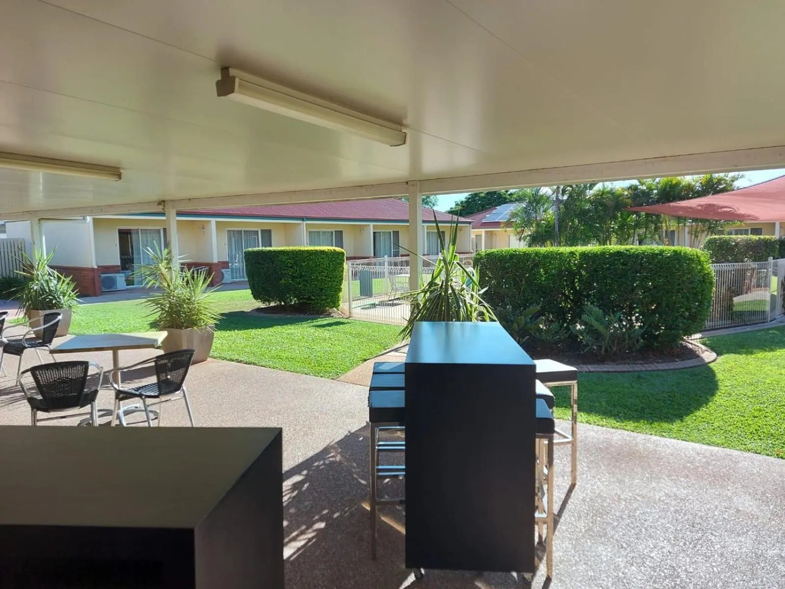 Restaurant/places to eat in Emerald Explorers Inn