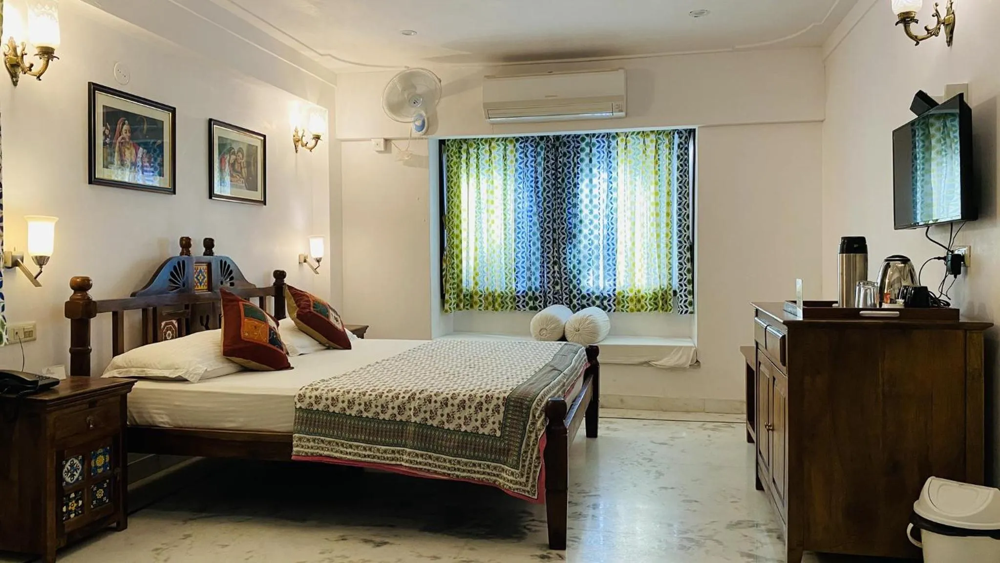 Bed in Kotra Haveli A Boutique Hotel by Lake Pichola