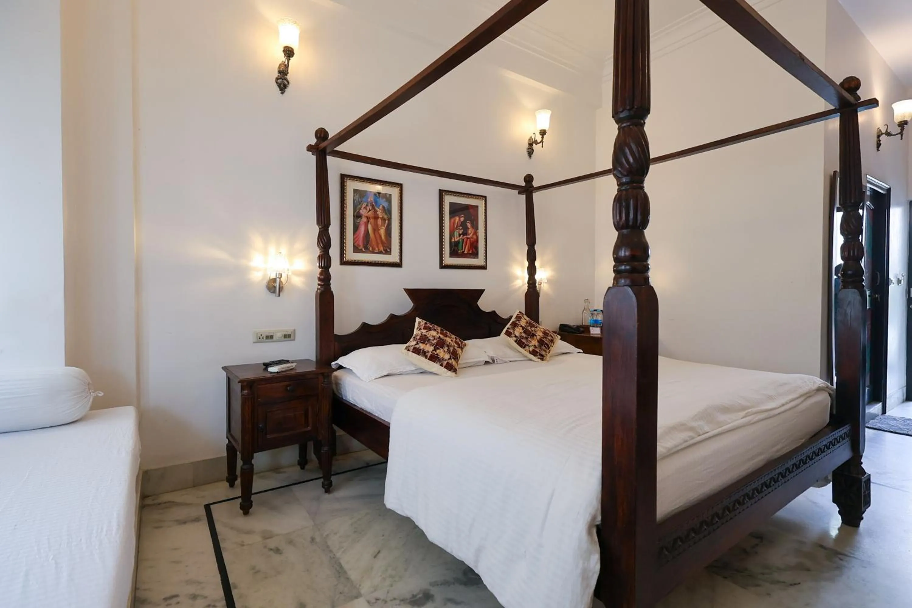 Bed in Kotra Haveli A Boutique Hotel by Lake Pichola